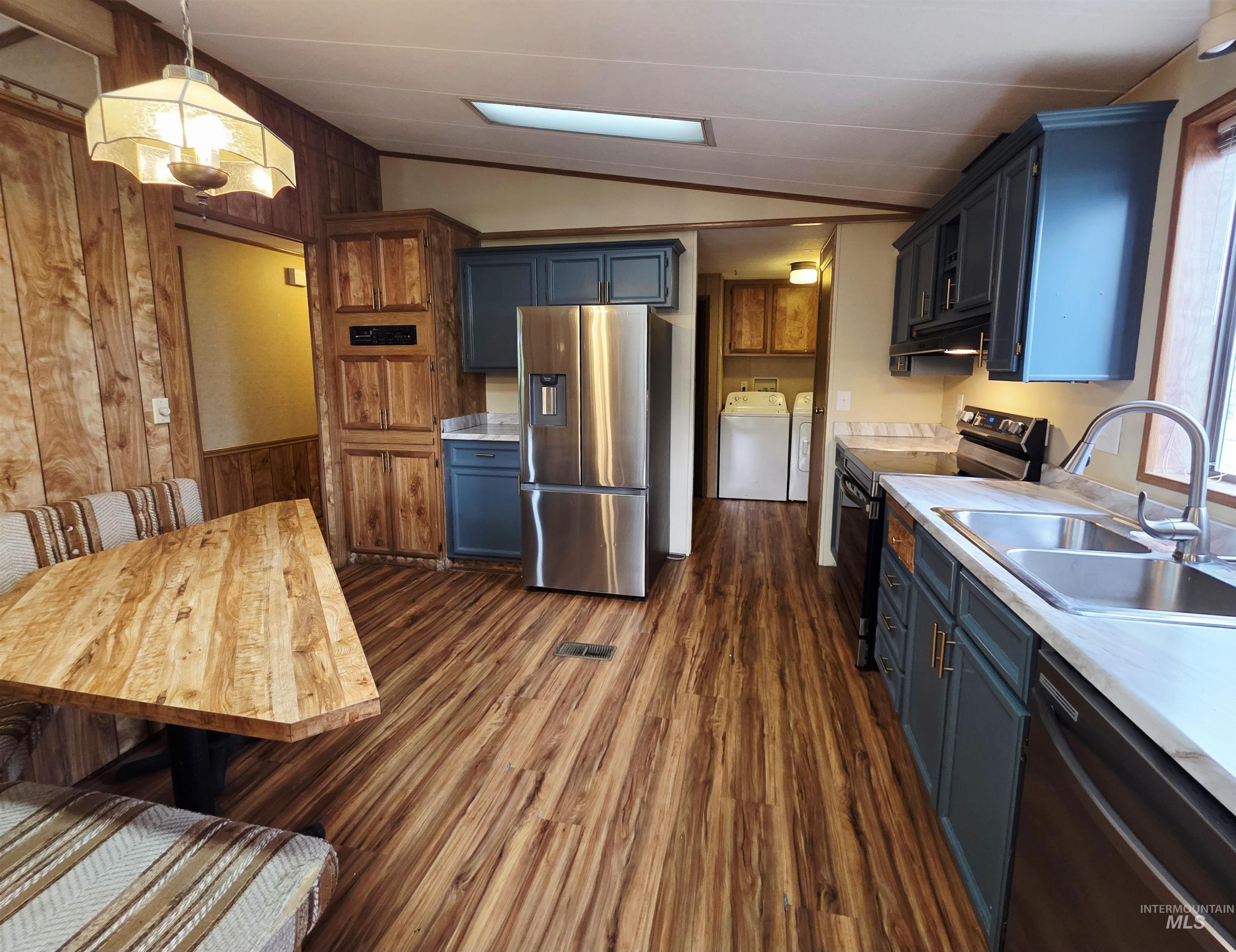 2015 6th Ave, Clarkston, Washington 99403, 2 Bedrooms, 2 Bathrooms, Residential For Sale, Price $90,000,MLS 98959657