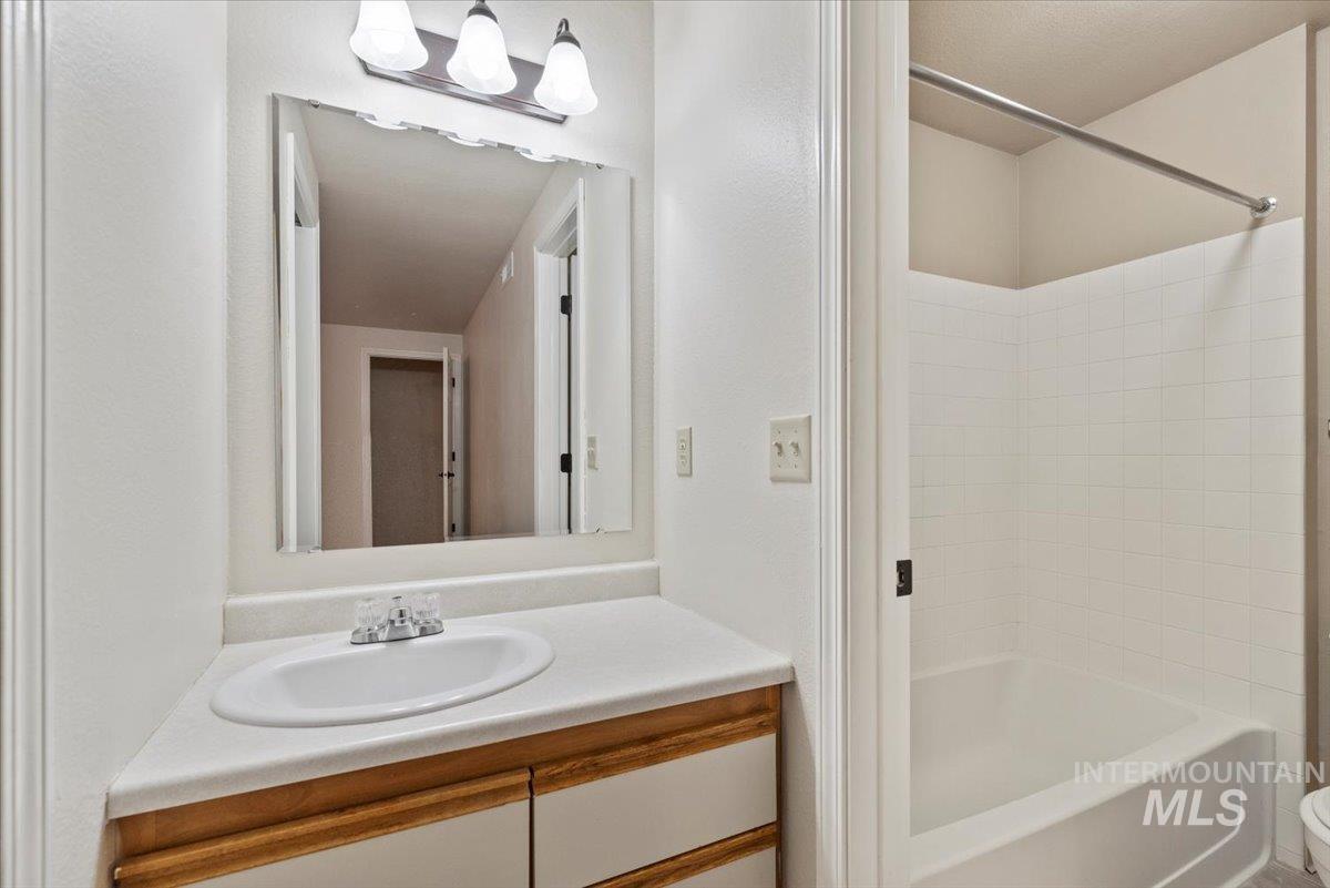 3757 S Gekeler Ln, Boise, Idaho 83706, 2 Bedrooms, 2 Bathrooms, Residential For Sale, Price $314,500,MLS 98959668