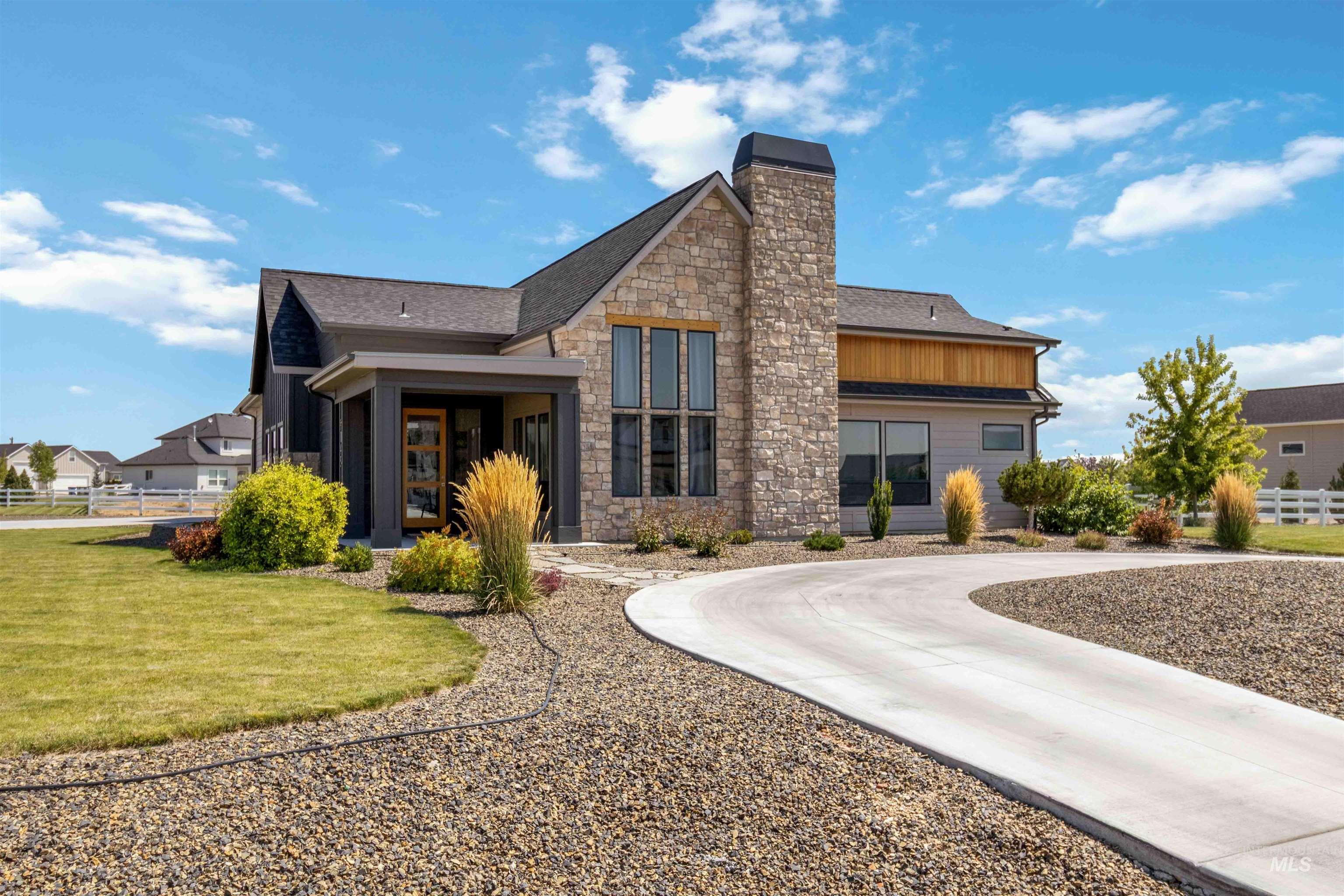 9145 Tula Dr., Middleton, Idaho 83644, 4 Bedrooms, 3 Bathrooms, Residential For Sale, Price $995,000,MLS 98959691