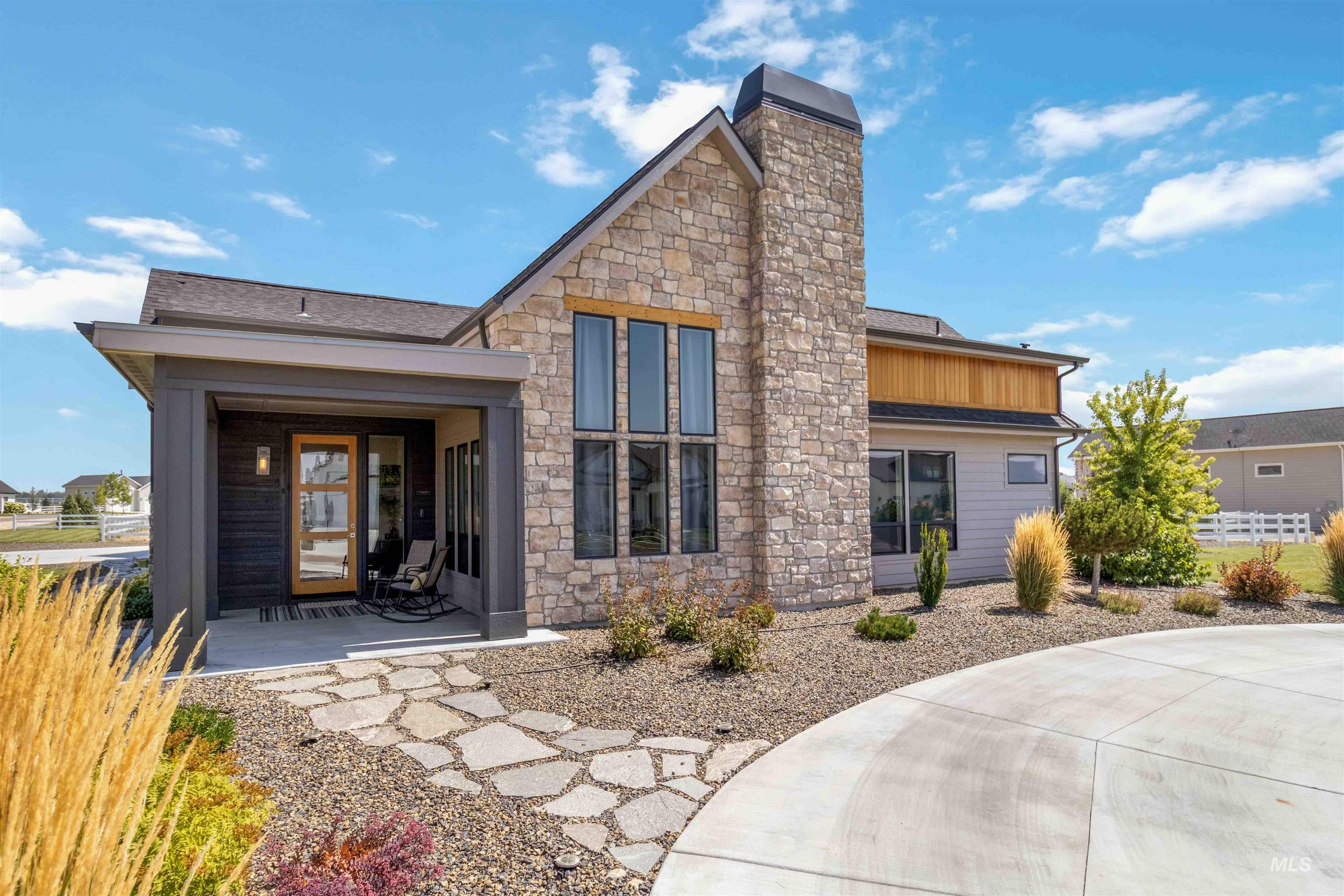 9145 Tula Dr., Middleton, Idaho 83644, 4 Bedrooms, 3 Bathrooms, Residential For Sale, Price $995,000,MLS 98959691