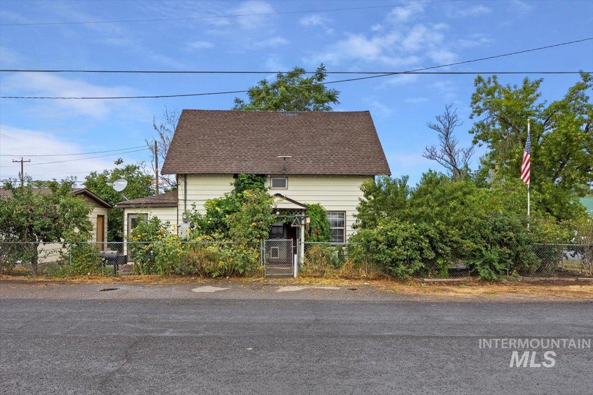 501 4th Avenue W, Twin Falls, Idaho 83301, 4 Bedrooms, 2.5 Bathrooms, Residential For Sale, Price $257,500,MLS 98959705