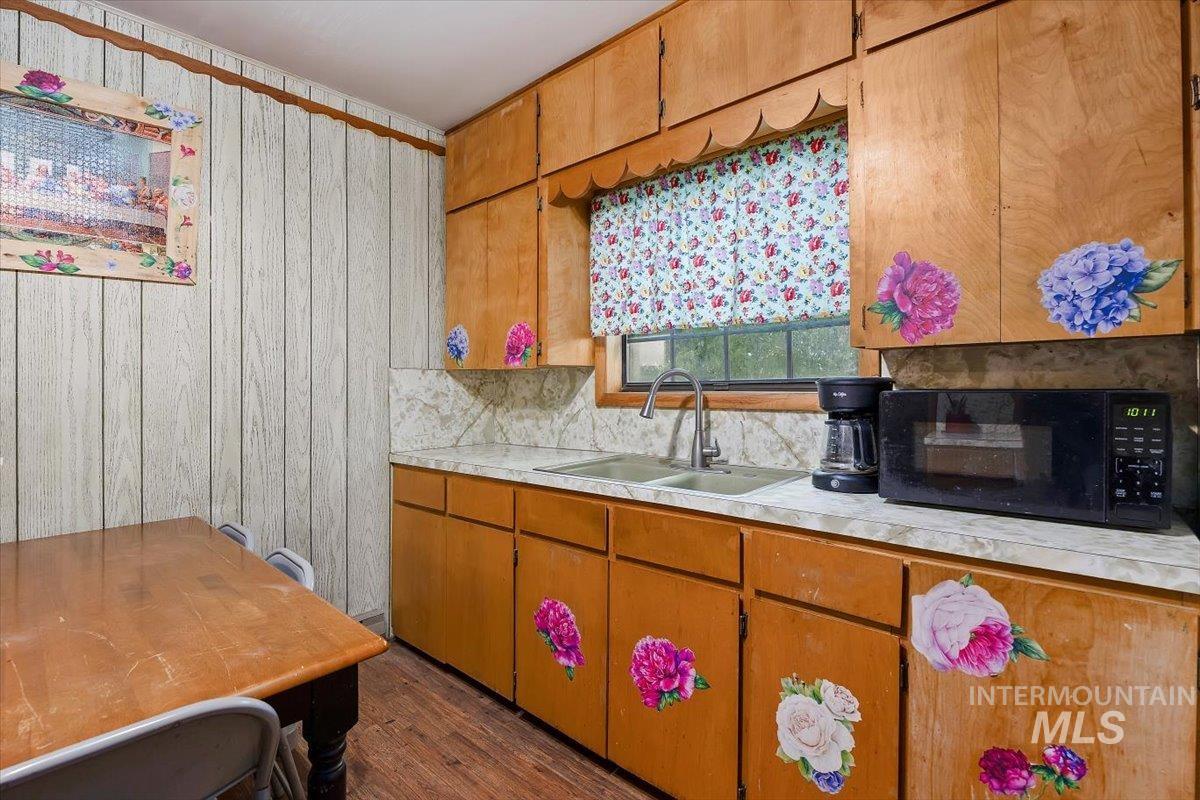 501 4th Avenue W, Twin Falls, Idaho 83301, 4 Bedrooms, 2.5 Bathrooms, Residential For Sale, Price $257,500,MLS 98959705