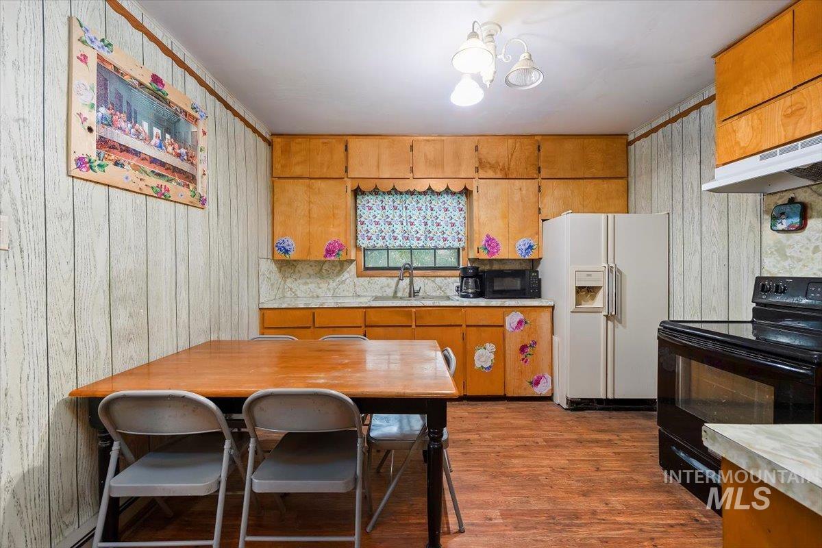 501 4th Avenue W, Twin Falls, Idaho 83301, 4 Bedrooms, 2.5 Bathrooms, Residential For Sale, Price $257,500,MLS 98959705