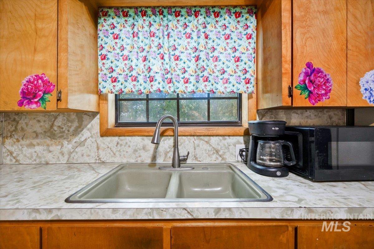 501 4th Avenue W, Twin Falls, Idaho 83301, 4 Bedrooms, 2.5 Bathrooms, Residential For Sale, Price $257,500,MLS 98959705