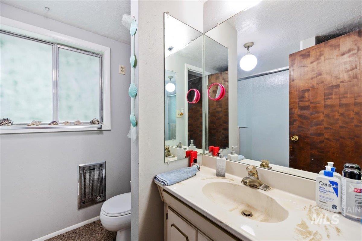 501 4th Avenue W, Twin Falls, Idaho 83301, 4 Bedrooms, 2.5 Bathrooms, Residential For Sale, Price $257,500,MLS 98959705