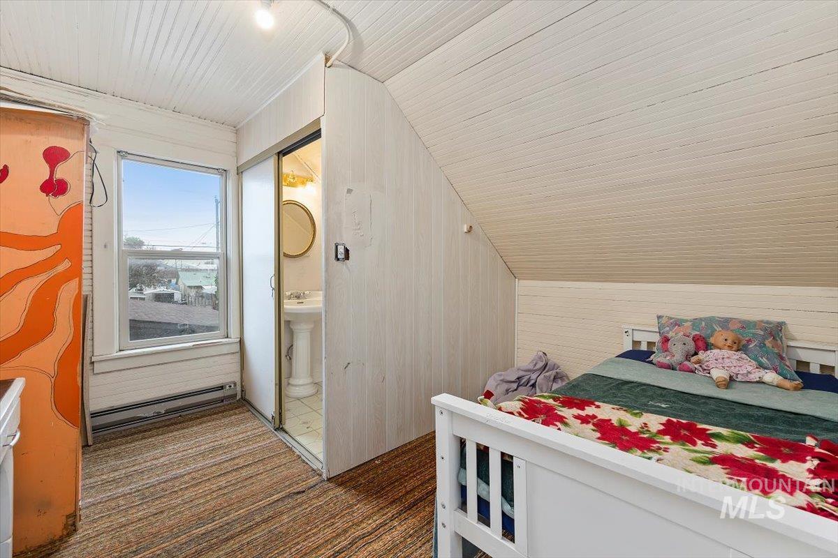 501 4th Avenue W, Twin Falls, Idaho 83301, 4 Bedrooms, 2.5 Bathrooms, Residential For Sale, Price $257,500,MLS 98959705