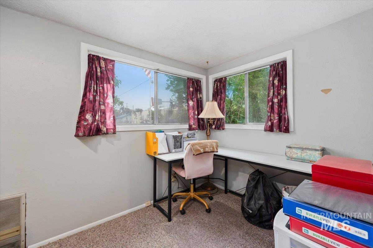 501 4th Avenue W, Twin Falls, Idaho 83301, 4 Bedrooms, 2.5 Bathrooms, Residential For Sale, Price $257,500,MLS 98959705