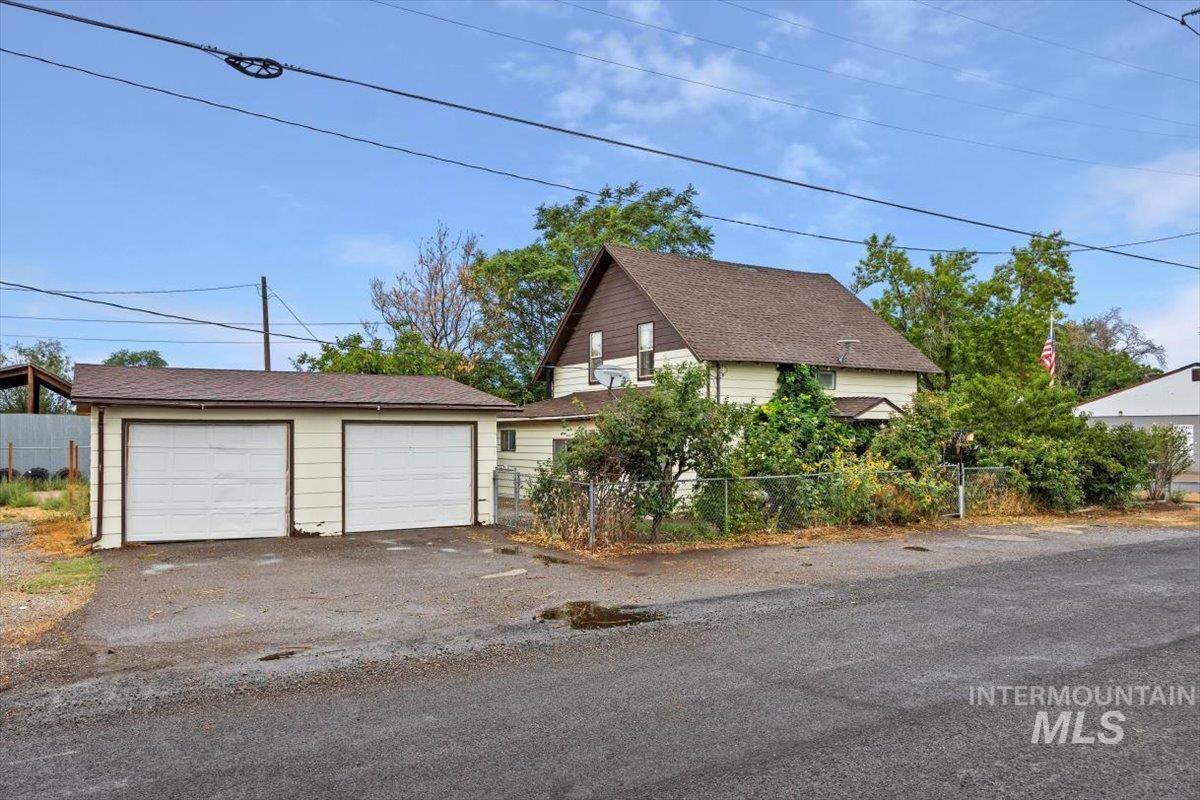 501 4th Avenue W, Twin Falls, Idaho 83301, 4 Bedrooms, 2.5 Bathrooms, Residential For Sale, Price $257,500,MLS 98959705