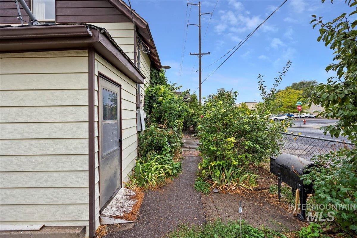 501 4th Avenue W, Twin Falls, Idaho 83301, 4 Bedrooms, 2.5 Bathrooms, Residential For Sale, Price $257,500,MLS 98959705