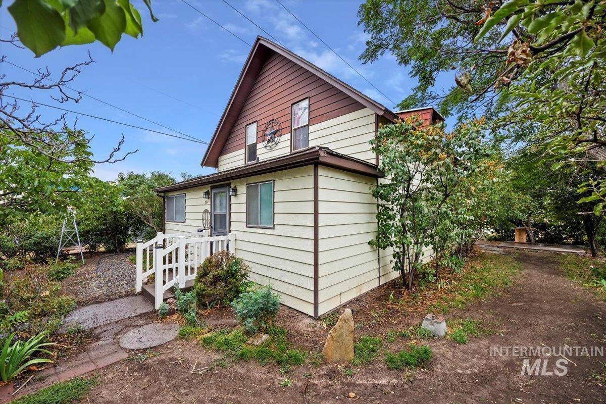 501 4th Avenue W, Twin Falls, Idaho 83301, 4 Bedrooms, 2.5 Bathrooms, Residential For Sale, Price $257,500,MLS 98959705