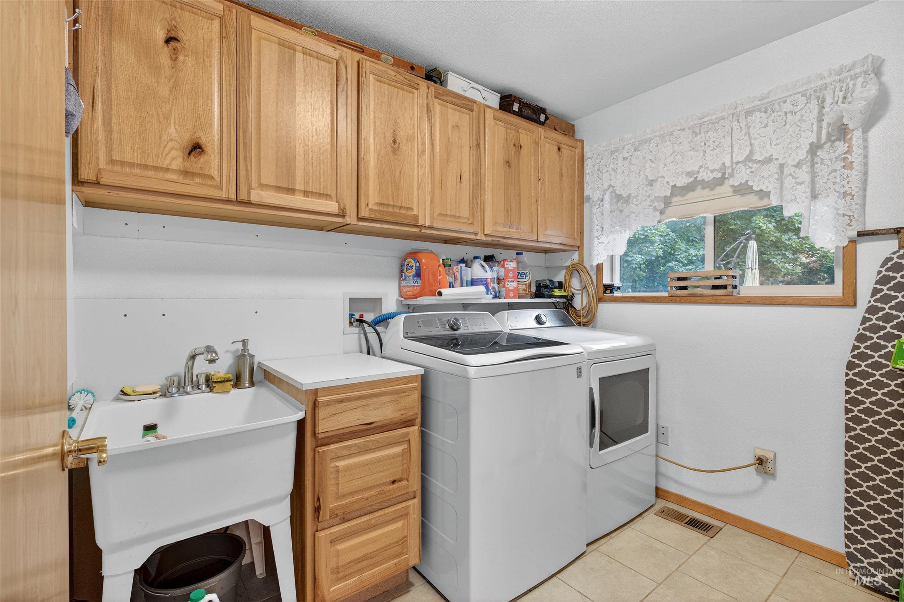 8385 Asotin Creek Road, Asotin, Washington 99402, 2 Bedrooms, 2 Bathrooms, Residential For Sale, Price $635,000, 98959734