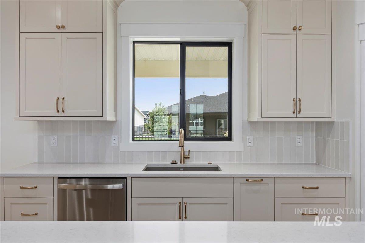 1628 Tule Dr., Twin Falls, Idaho 83301, 4 Bedrooms, 2.5 Bathrooms, Residential For Sale, Price $629,900,MLS 98959754