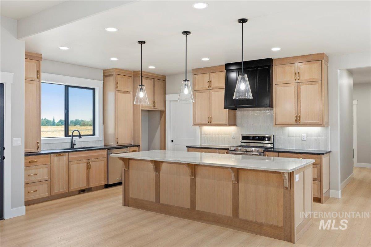 87 E 557 S, Jerome, Idaho 83338, 4 Bedrooms, 3 Bathrooms, Residential For Sale, Price $719,900,MLS 98959756