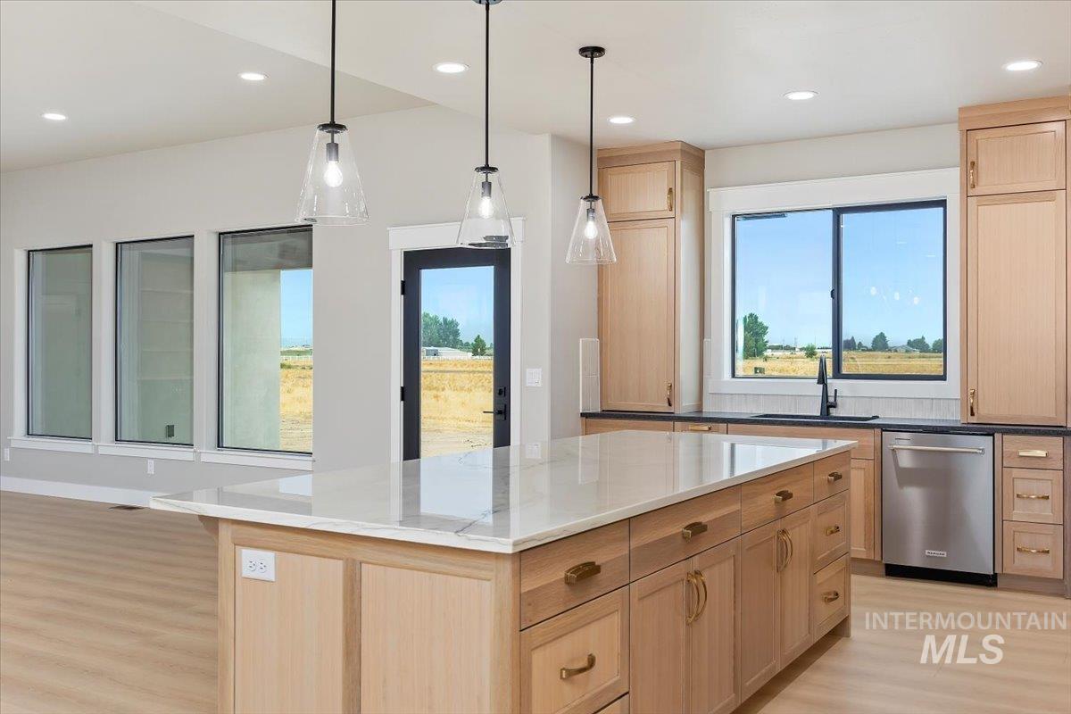 87 E 557 S, Jerome, Idaho 83338, 4 Bedrooms, 3 Bathrooms, Residential For Sale, Price $719,900,MLS 98959756