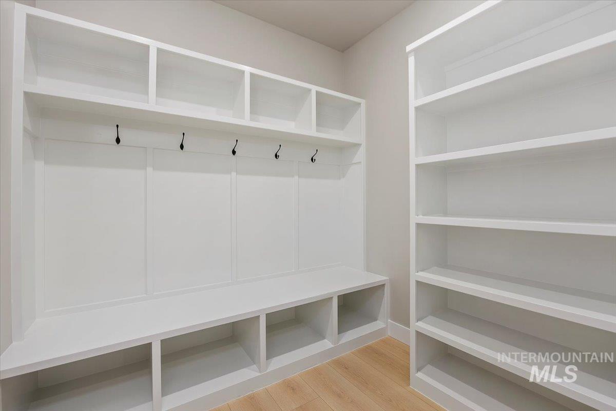 87 E 557 S, Jerome, Idaho 83338, 4 Bedrooms, 3 Bathrooms, Residential For Sale, Price $719,900,MLS 98959756