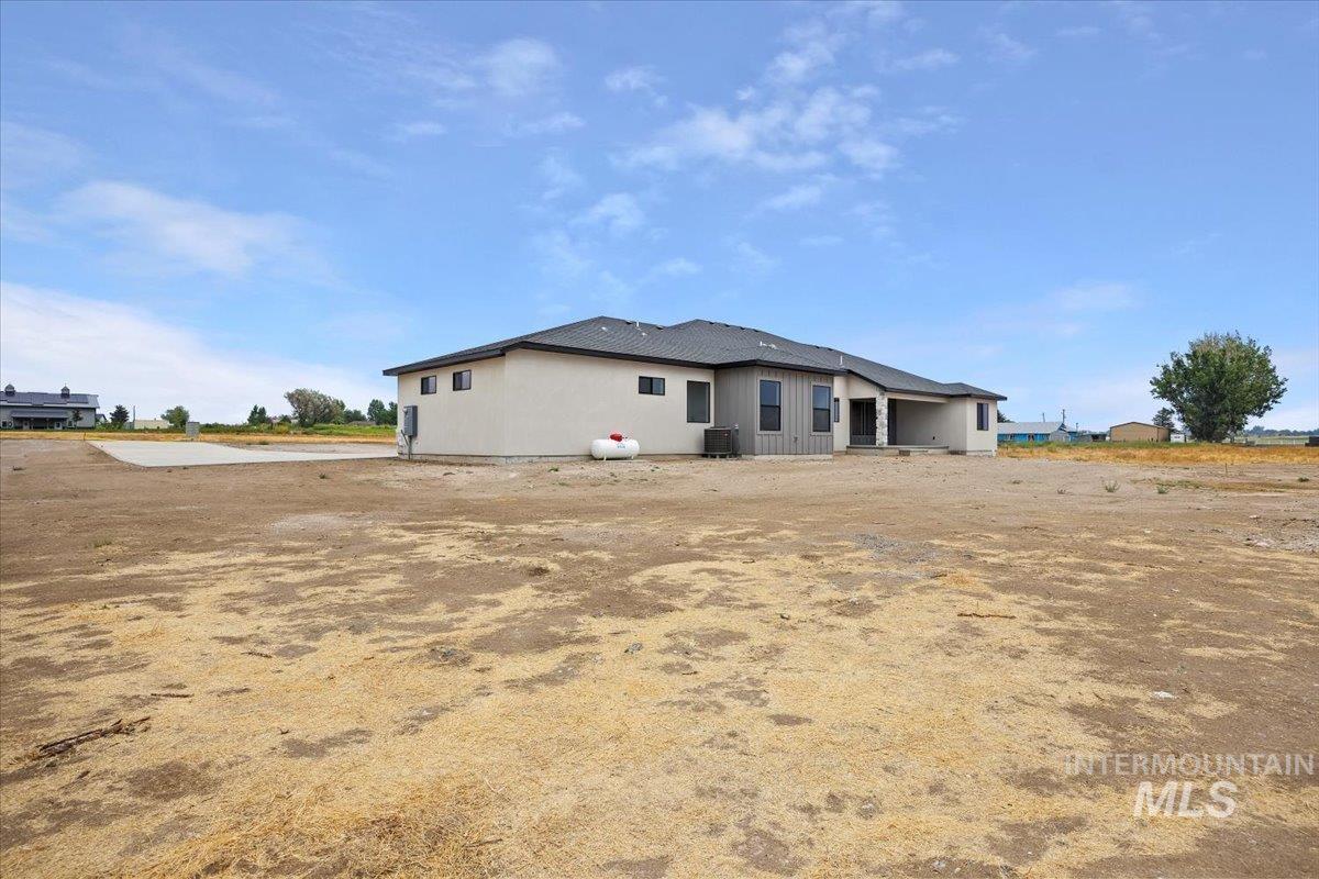 87 E 557 S, Jerome, Idaho 83338, 4 Bedrooms, 3 Bathrooms, Residential For Sale, Price $719,900,MLS 98959756