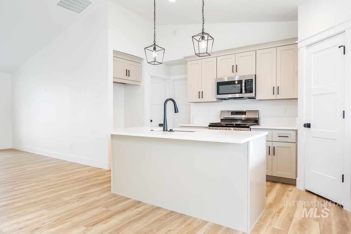 921 E 23rd Ave., Jerome, Idaho 83338, 4 Bedrooms, 2 Bathrooms, Residential For Sale, Price $379,000,MLS 98959795