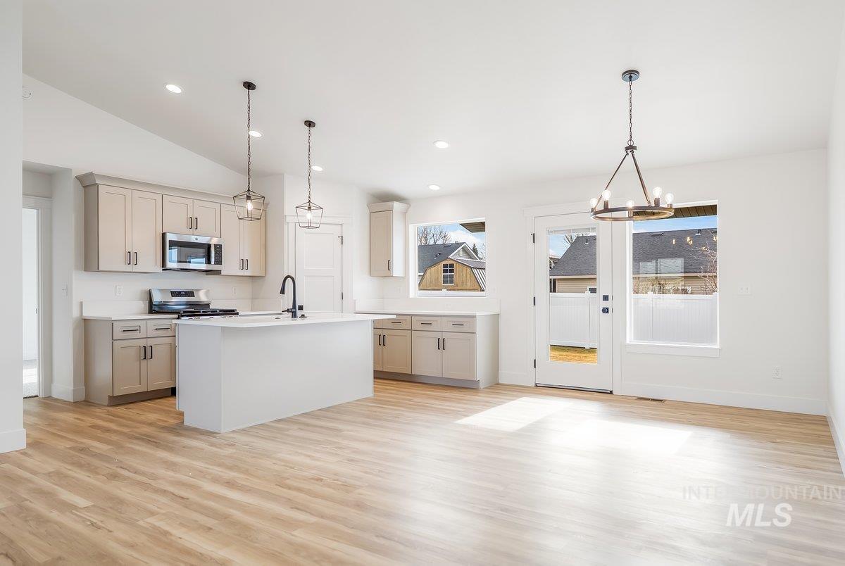 921 E 23rd Ave., Jerome, Idaho 83338, 4 Bedrooms, 2 Bathrooms, Residential For Sale, Price $379,000,MLS 98959795