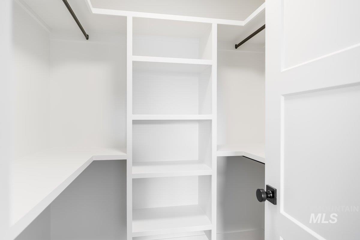 925 E 23rd Ave., Jerome, Idaho 83338, 4 Bedrooms, 2 Bathrooms, Residential For Sale, Price $379,000,MLS 98959800