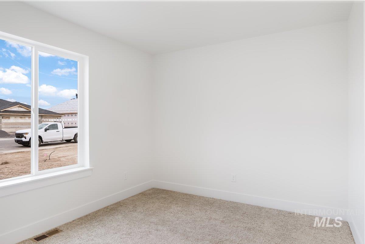 925 E 23rd Ave., Jerome, Idaho 83338, 4 Bedrooms, 2 Bathrooms, Residential For Sale, Price $379,000,MLS 98959800