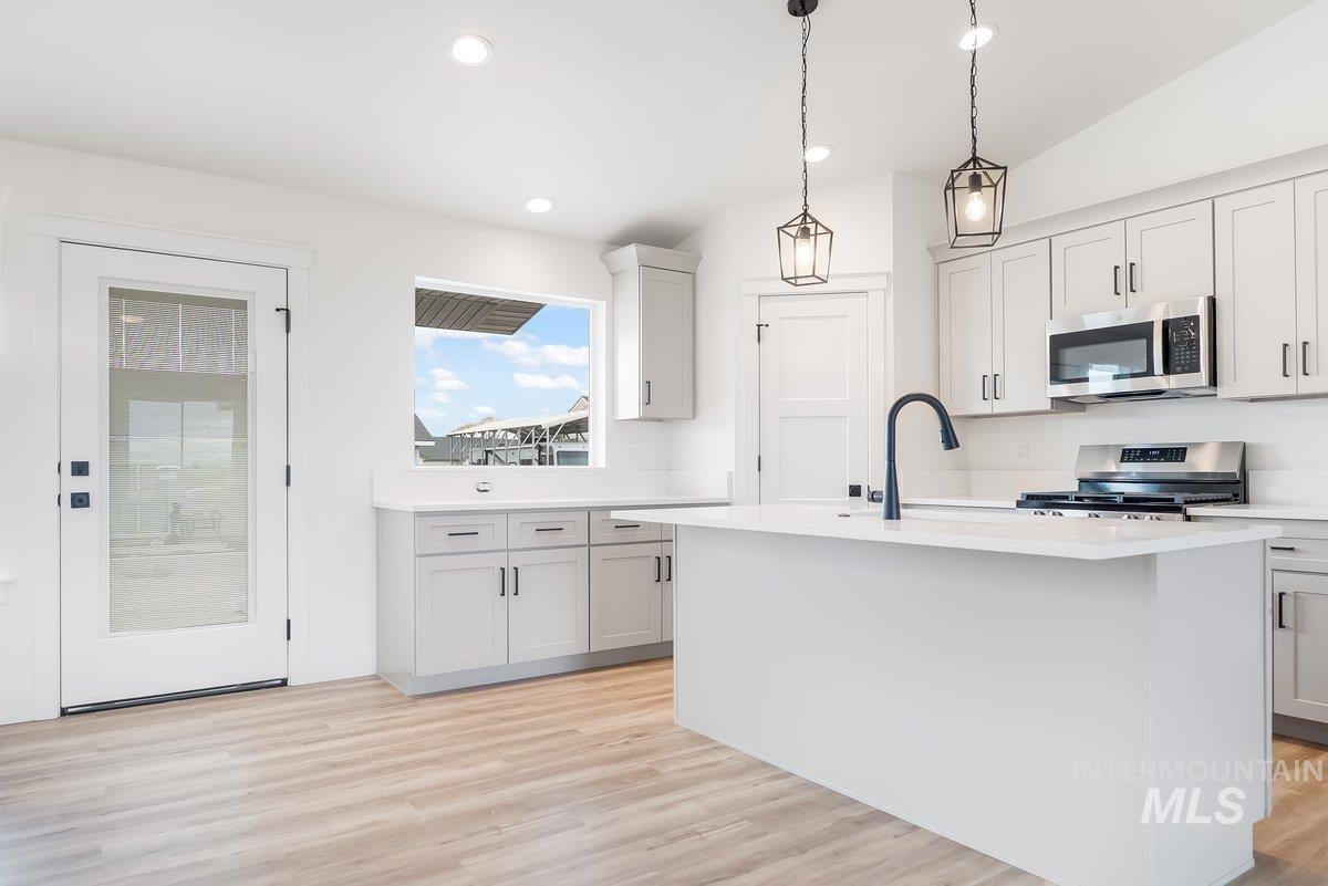 925 E 23rd Ave., Jerome, Idaho 83338, 4 Bedrooms, 2 Bathrooms, Residential For Sale, Price $379,000,MLS 98959800