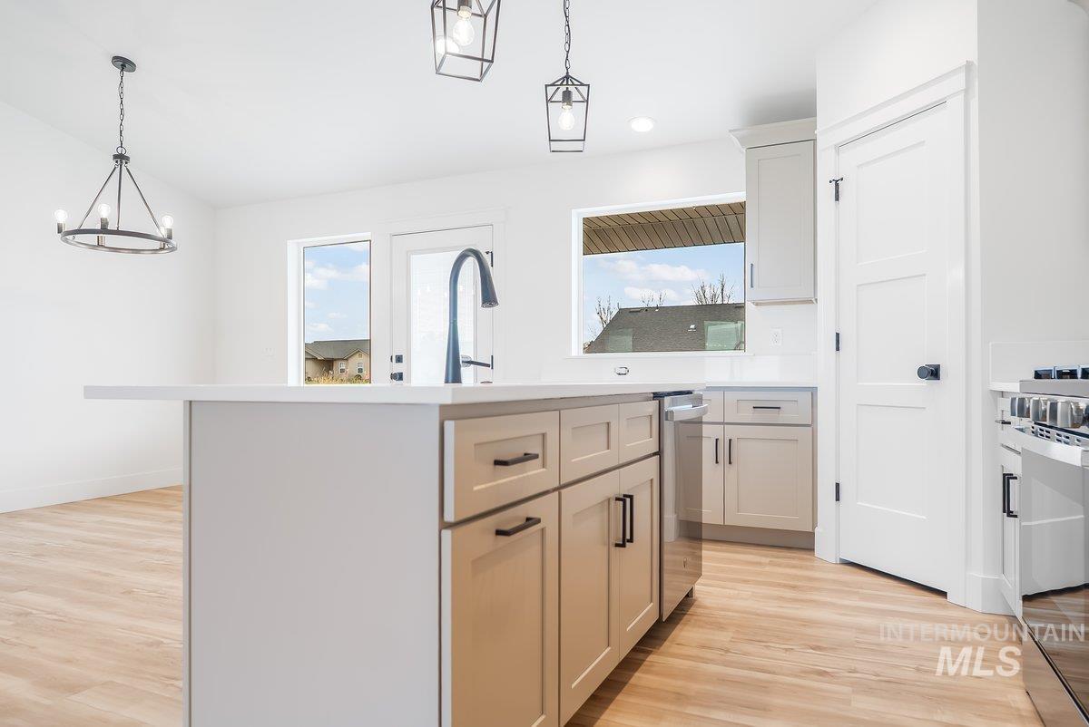 925 E 23rd Ave., Jerome, Idaho 83338, 4 Bedrooms, 2 Bathrooms, Residential For Sale, Price $379,000,MLS 98959800