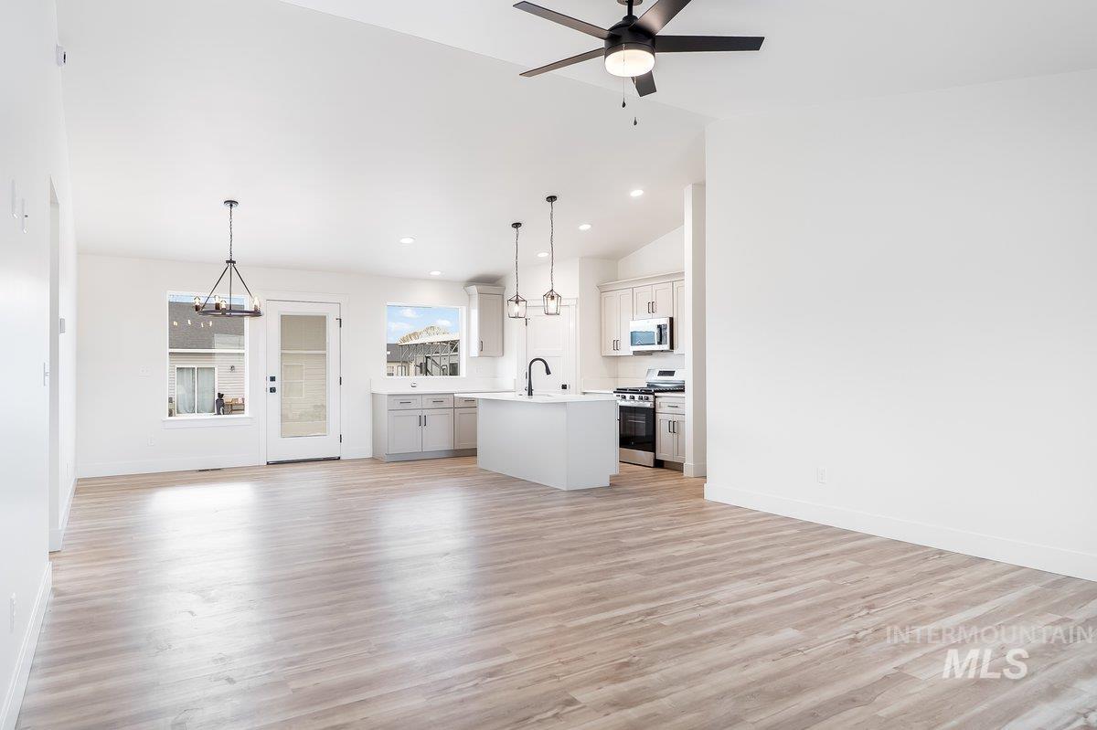 925 E 23rd Ave., Jerome, Idaho 83338, 4 Bedrooms, 2 Bathrooms, Residential For Sale, Price $379,000,MLS 98959800