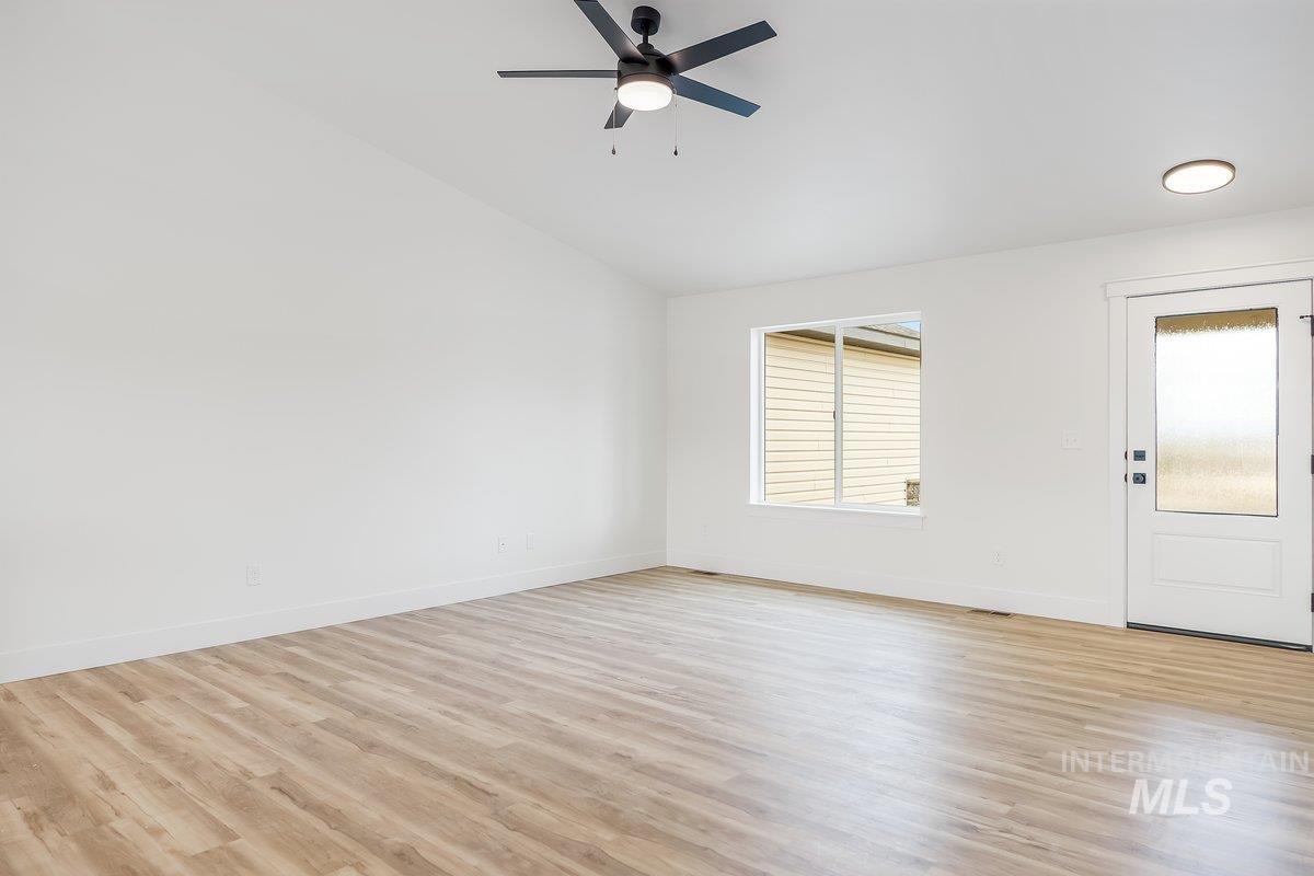 925 E 23rd Ave., Jerome, Idaho 83338, 4 Bedrooms, 2 Bathrooms, Residential For Sale, Price $379,000,MLS 98959800