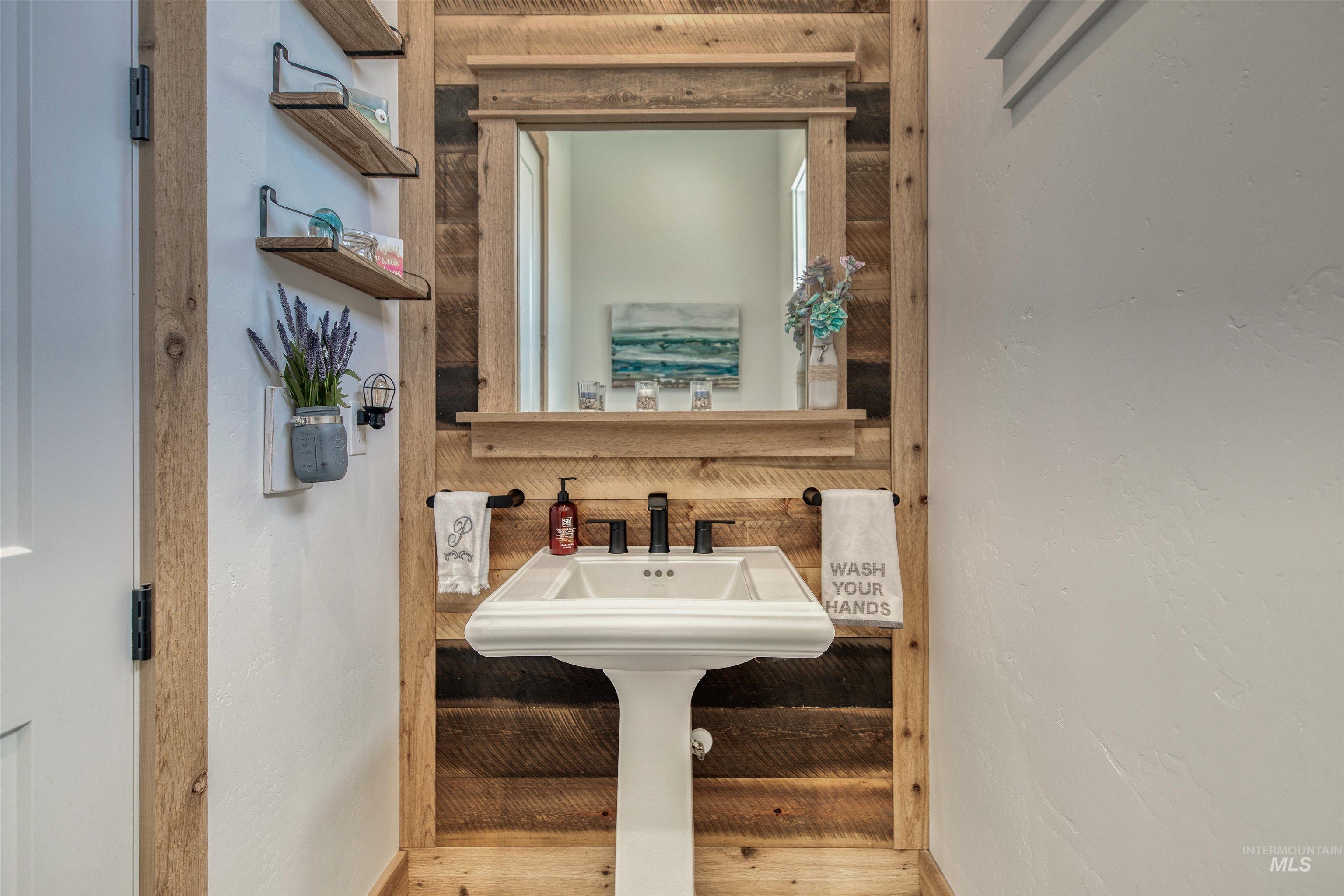 8627 Latimore Ln., Middleton, Idaho 83644, 4 Bedrooms, 3.5 Bathrooms, Residential For Sale, Price $1,025,000,MLS 98959808