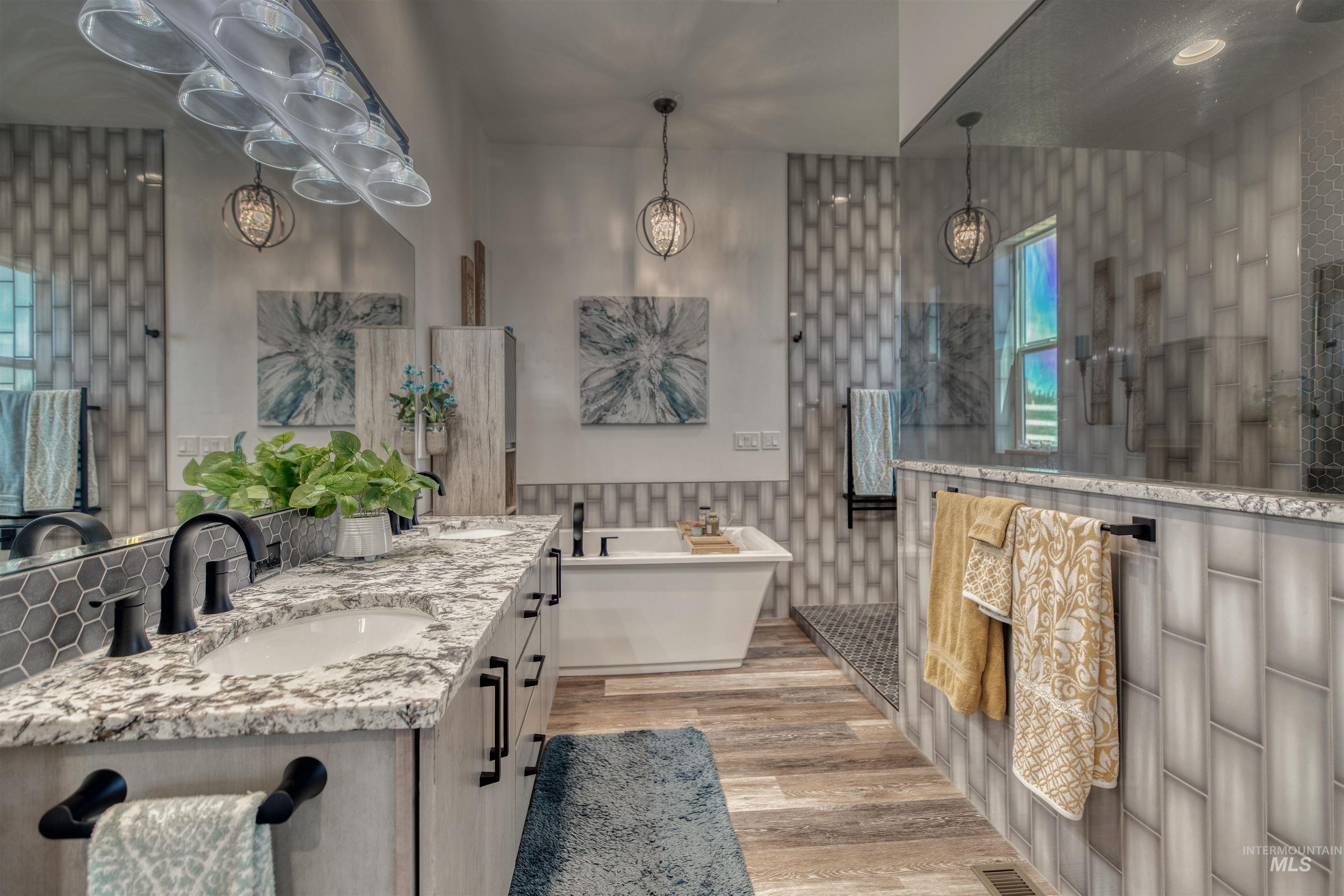 8627 Latimore Ln., Middleton, Idaho 83644, 4 Bedrooms, 3.5 Bathrooms, Residential For Sale, Price $1,025,000,MLS 98959808