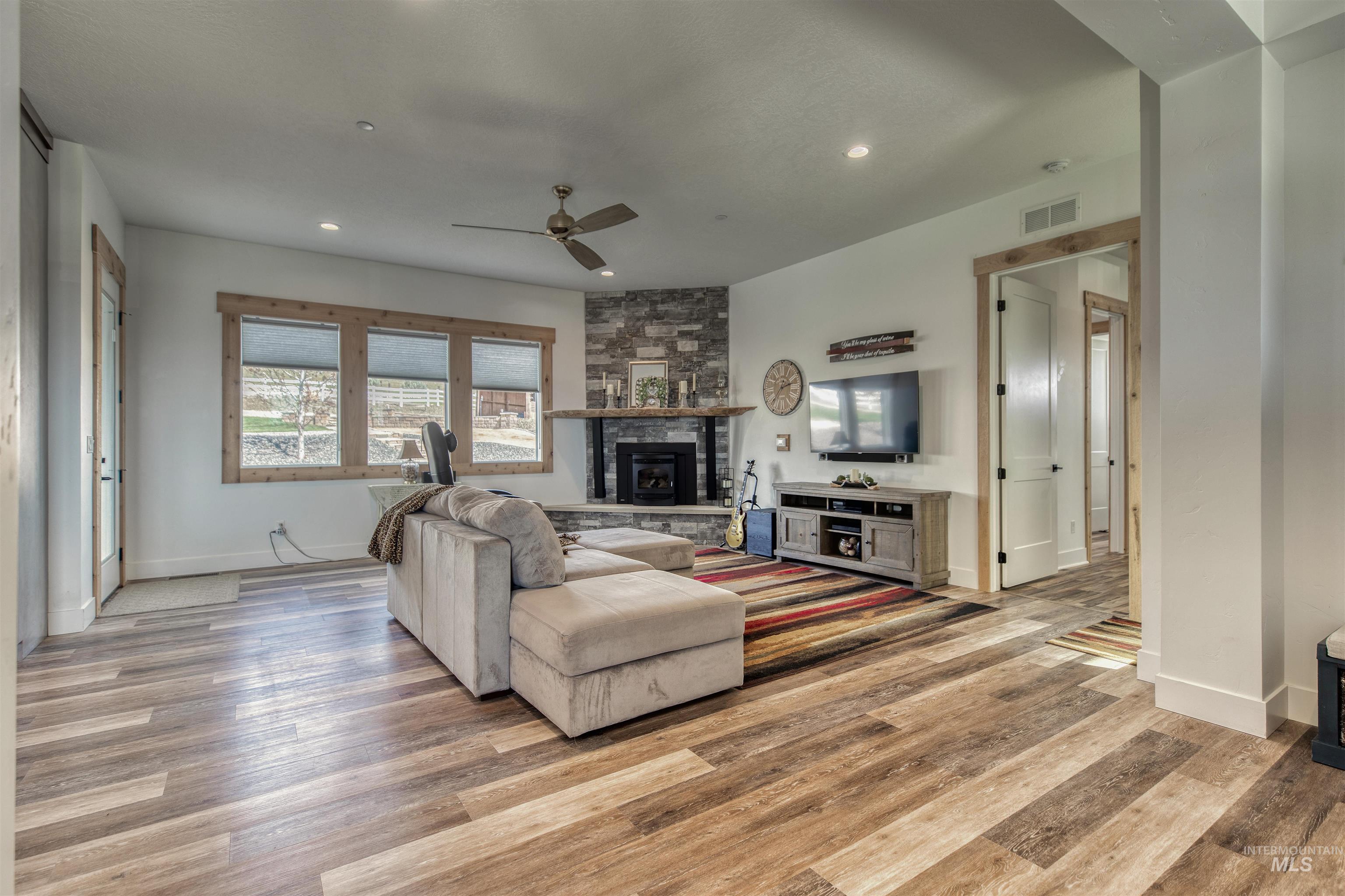 8627 Latimore Ln., Middleton, Idaho 83644, 4 Bedrooms, 3.5 Bathrooms, Residential For Sale, Price $1,025,000,MLS 98959808