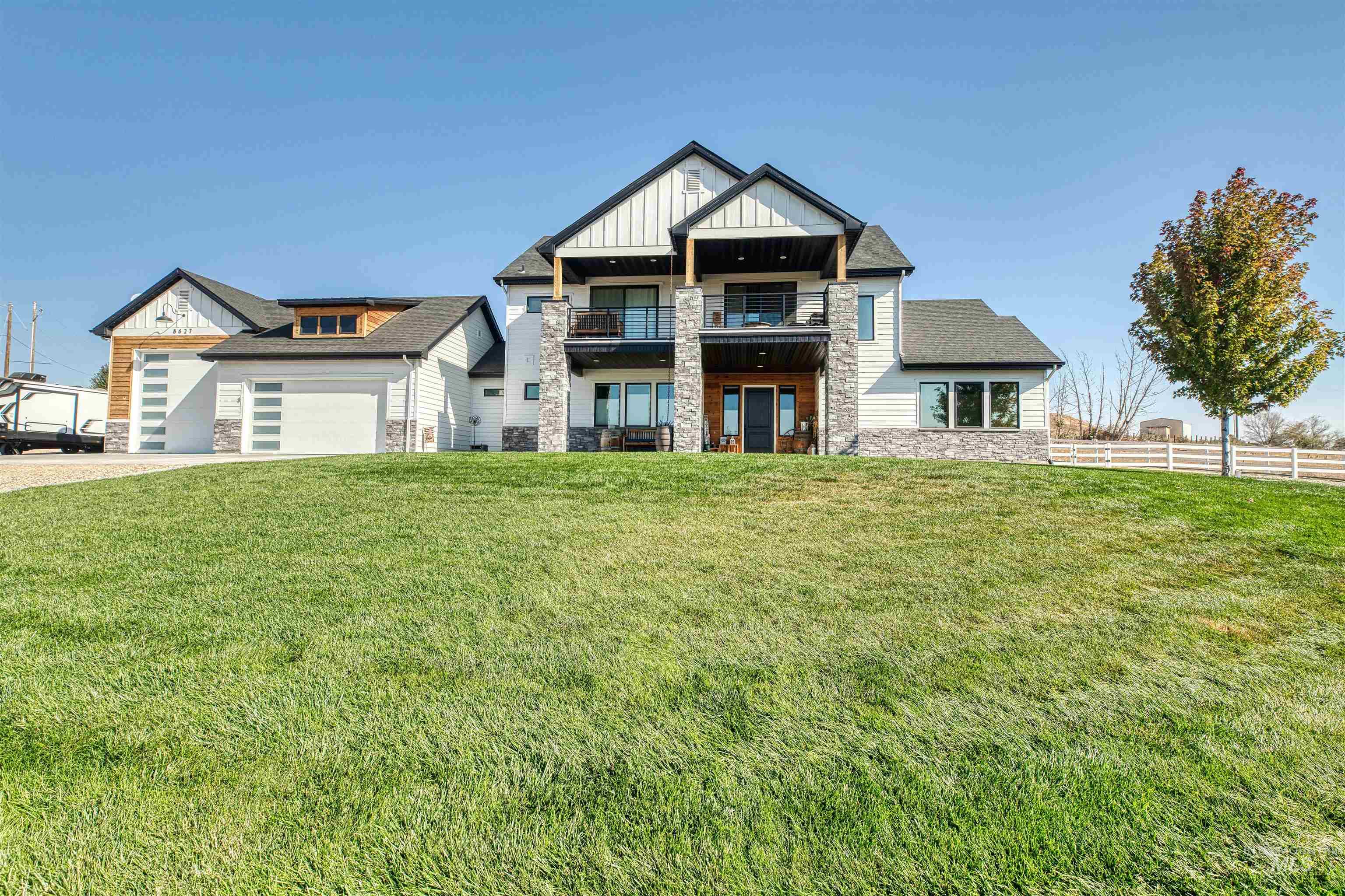 8627 Latimore Ln., Middleton, Idaho 83644, 4 Bedrooms, 3.5 Bathrooms, Residential For Sale, Price $1,025,000,MLS 98959808