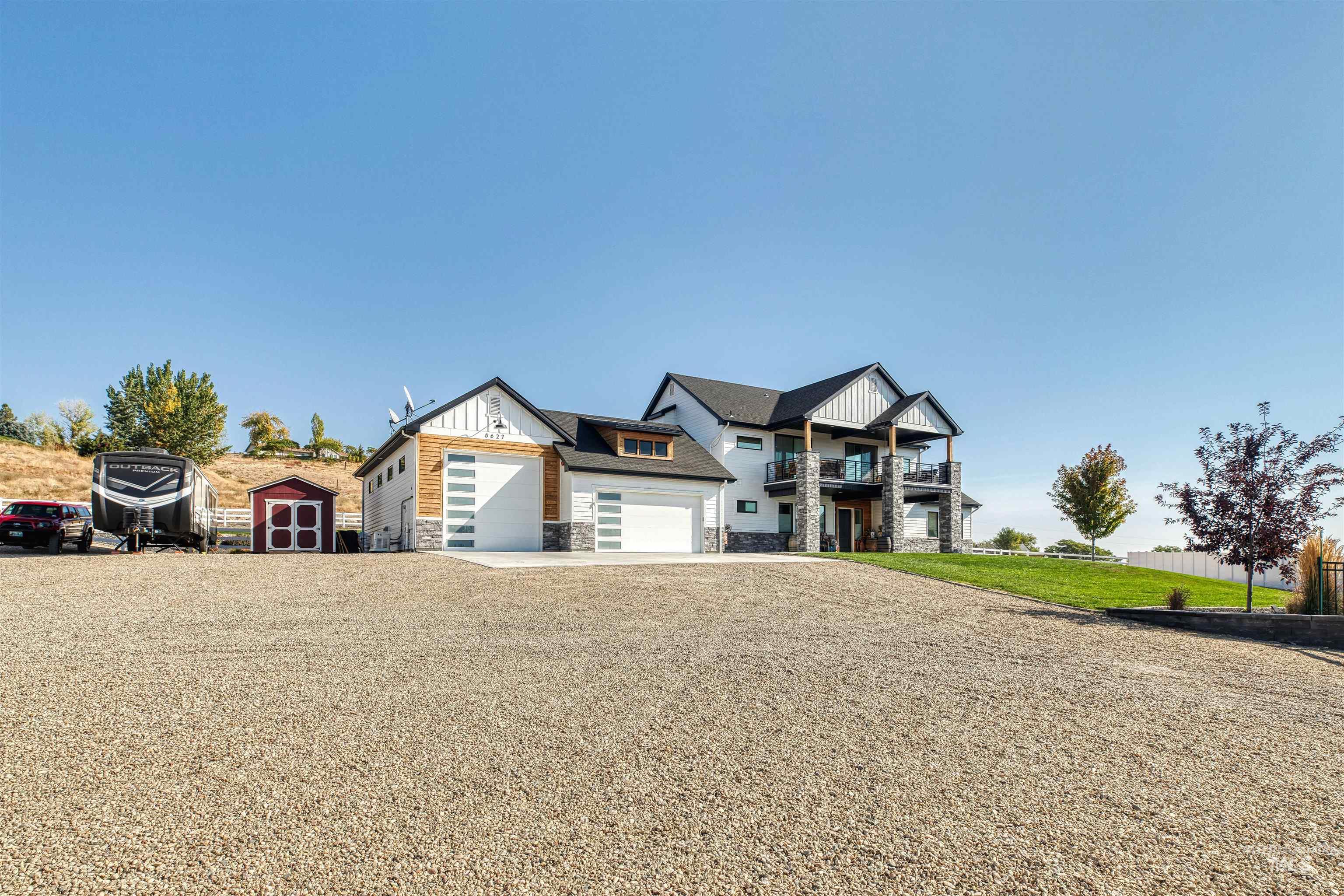 8627 Latimore Ln., Middleton, Idaho 83644, 4 Bedrooms, 3.5 Bathrooms, Residential For Sale, Price $1,025,000,MLS 98959808