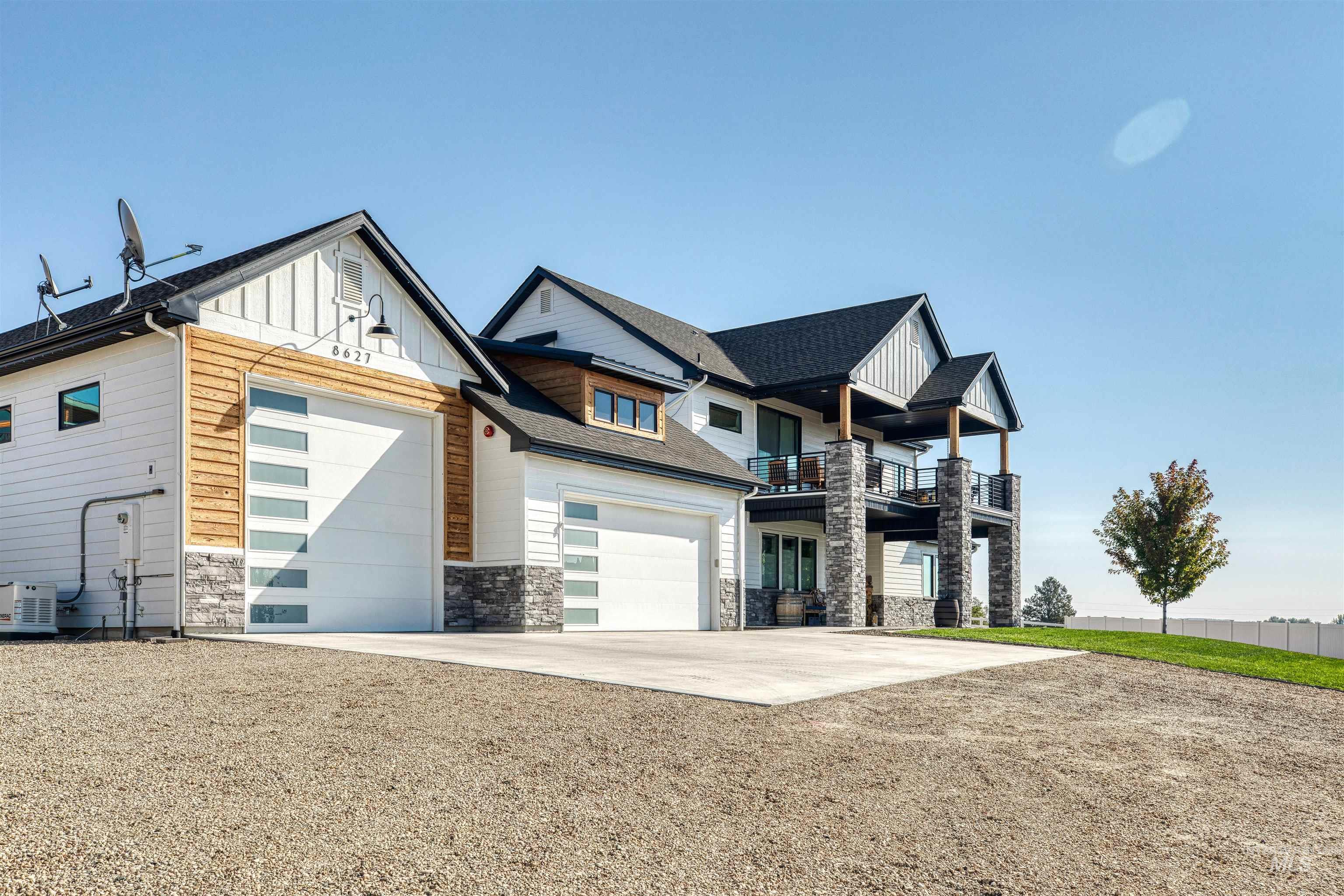 8627 Latimore Ln., Middleton, Idaho 83644, 4 Bedrooms, 3.5 Bathrooms, Residential For Sale, Price $1,025,000,MLS 98959808