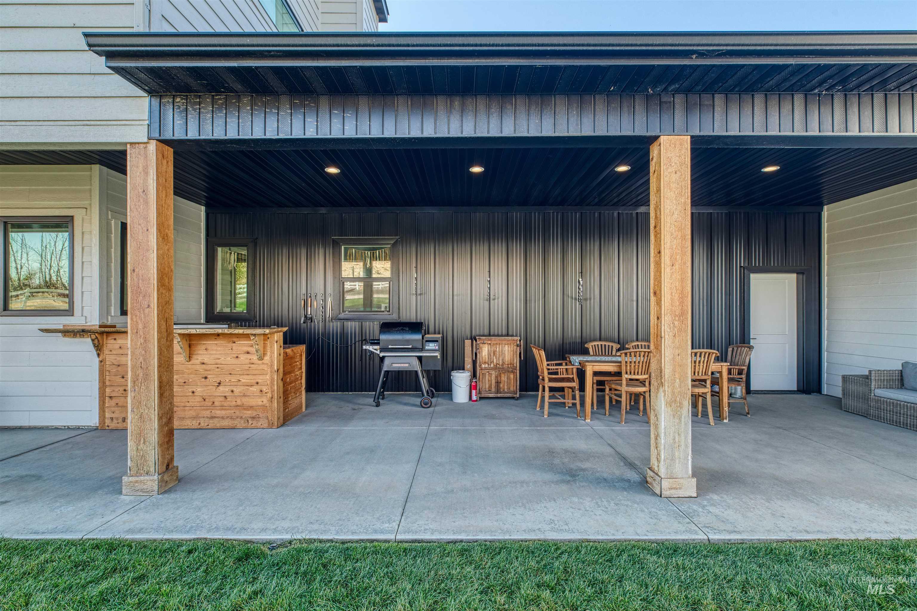 8627 Latimore Ln., Middleton, Idaho 83644, 4 Bedrooms, 3.5 Bathrooms, Residential For Sale, Price $1,025,000,MLS 98959808