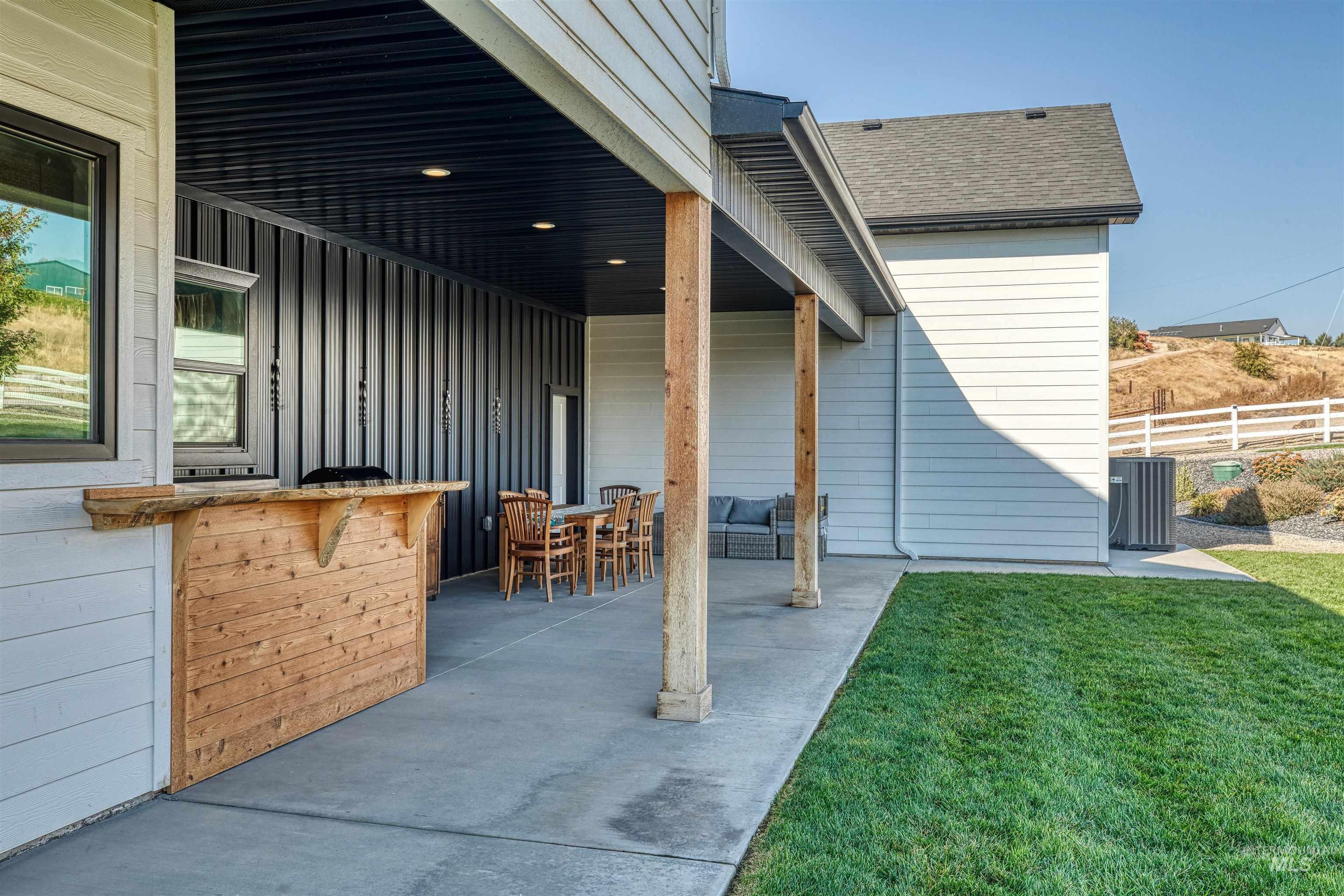 8627 Latimore Ln., Middleton, Idaho 83644, 4 Bedrooms, 3.5 Bathrooms, Residential For Sale, Price $1,025,000,MLS 98959808