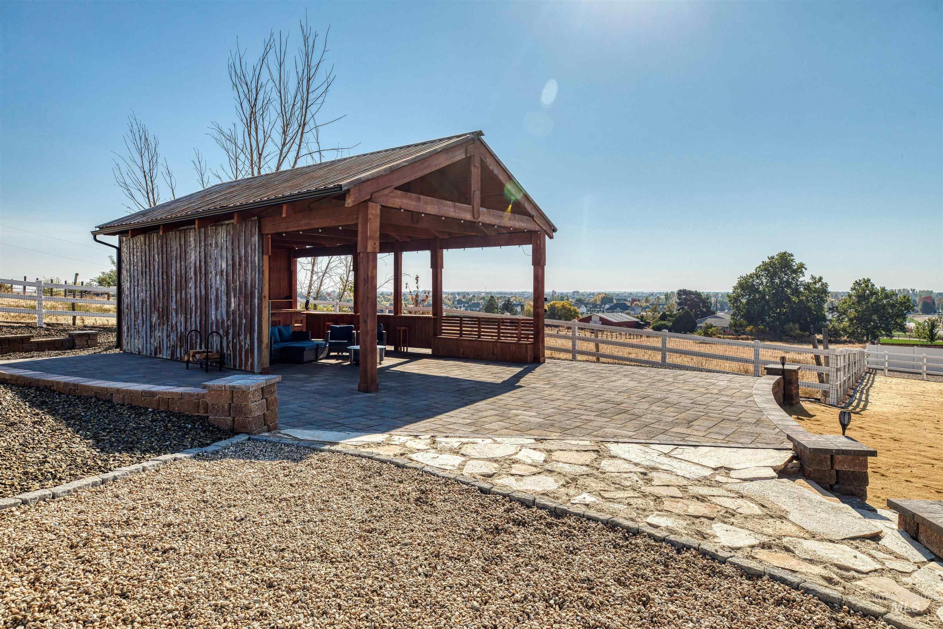 8627 Latimore Ln., Middleton, Idaho 83644, 4 Bedrooms, 3.5 Bathrooms, Residential For Sale, Price $1,025,000,MLS 98959808