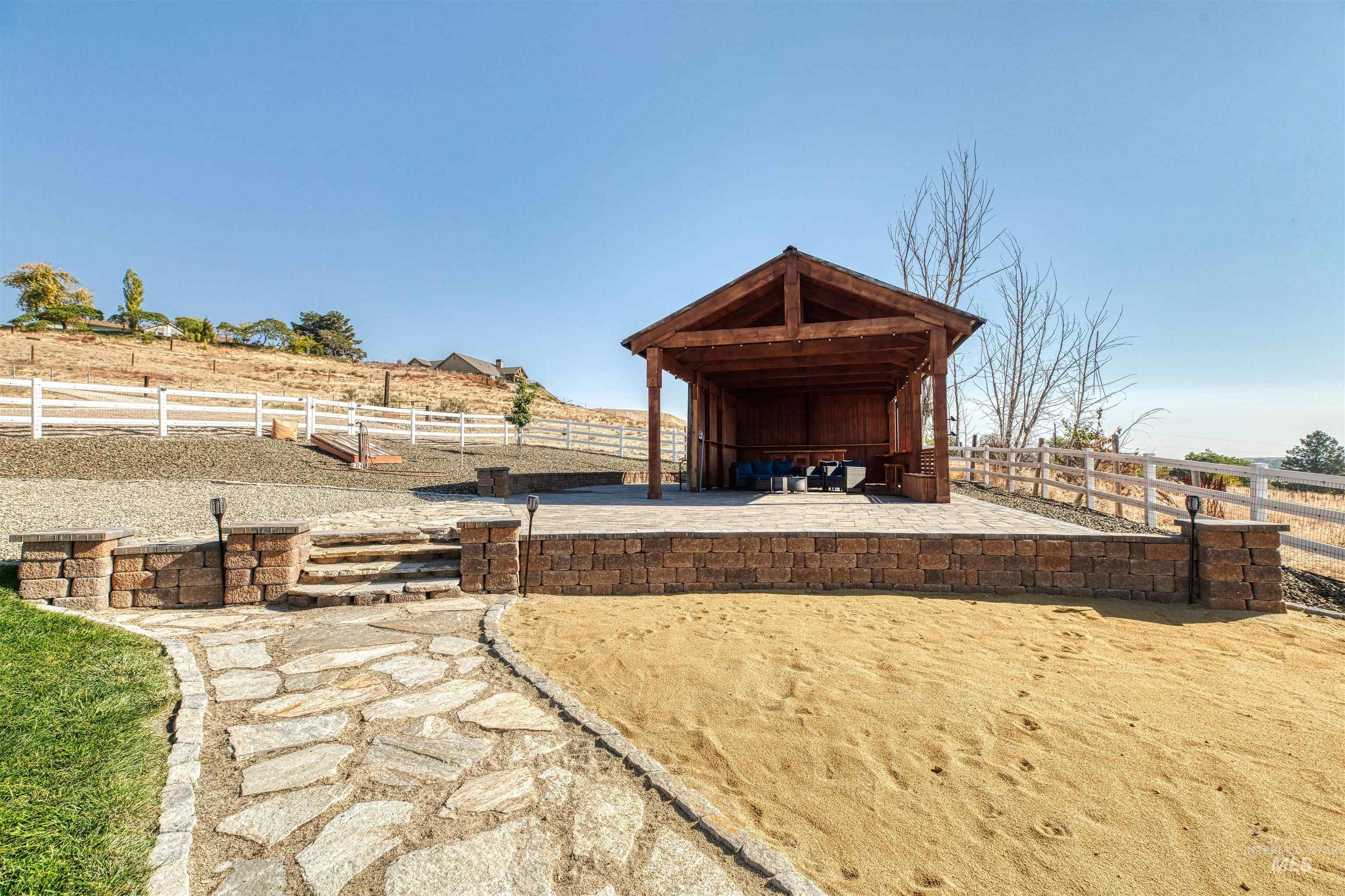 8627 Latimore Ln., Middleton, Idaho 83644, 4 Bedrooms, 3.5 Bathrooms, Residential For Sale, Price $1,025,000,MLS 98959808