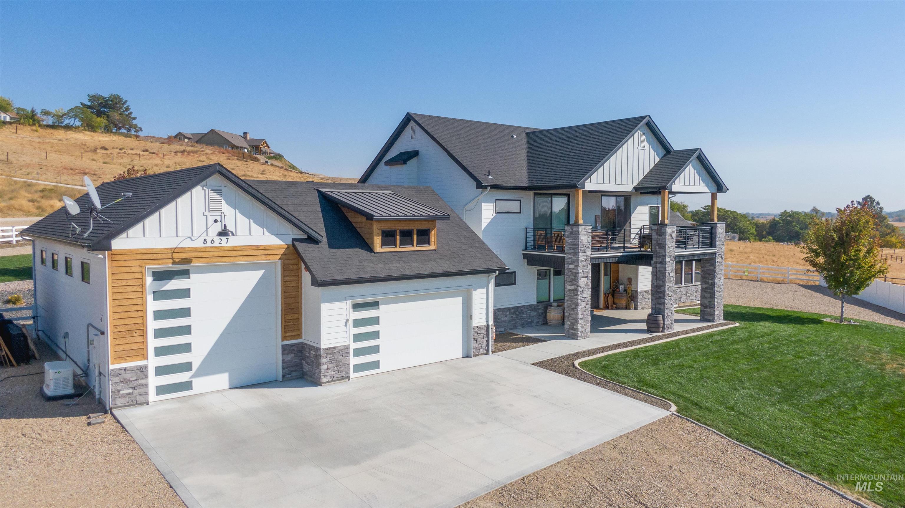 8627 Latimore Ln., Middleton, Idaho 83644, 4 Bedrooms, 3.5 Bathrooms, Residential For Sale, Price $1,025,000,MLS 98959808