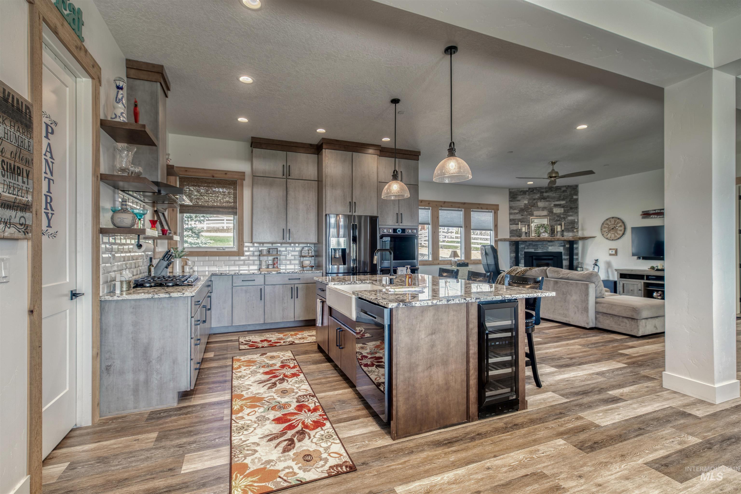 8627 Latimore Ln., Middleton, Idaho 83644, 4 Bedrooms, 3.5 Bathrooms, Residential For Sale, Price $1,025,000,MLS 98959808