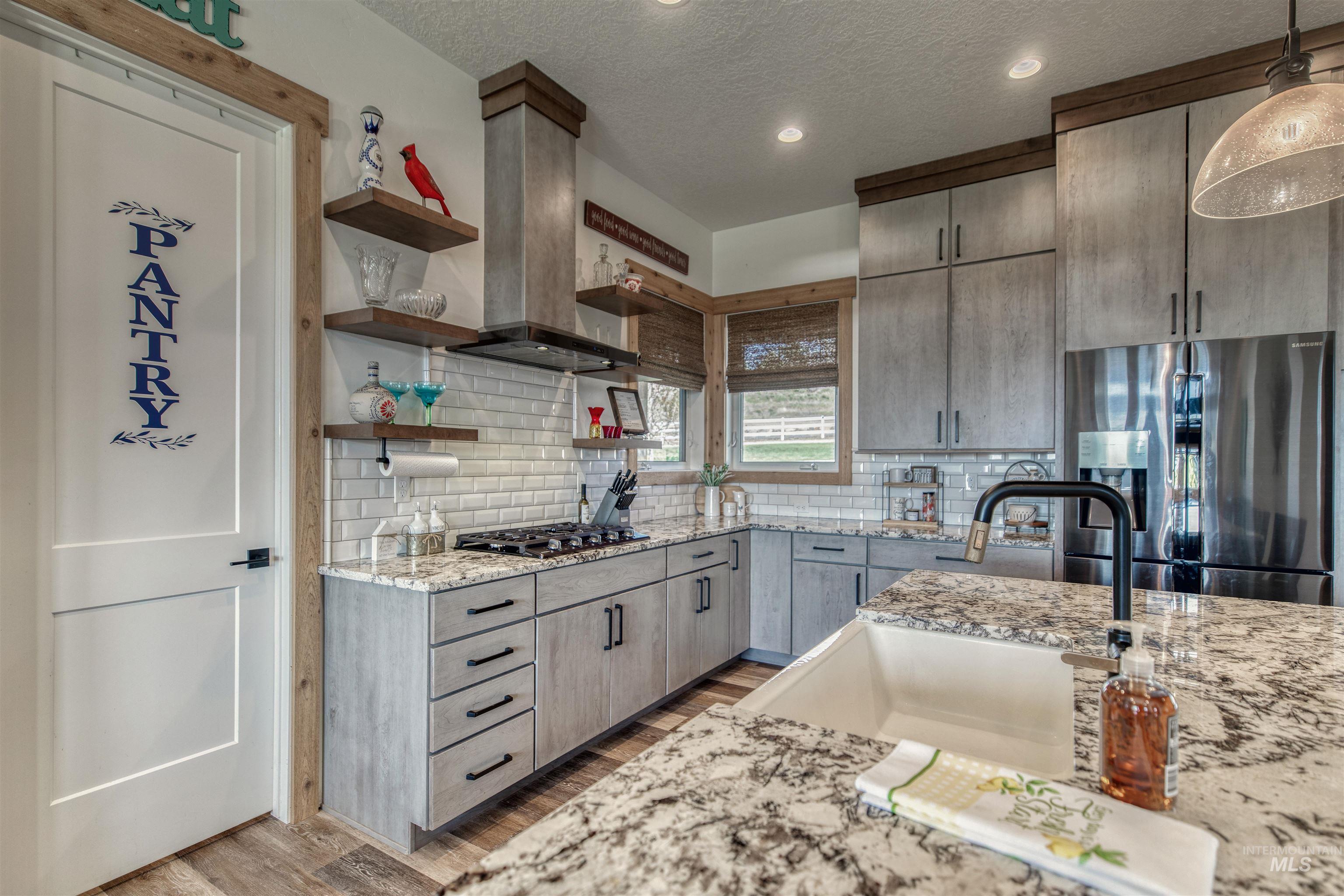 8627 Latimore Ln., Middleton, Idaho 83644, 4 Bedrooms, 3.5 Bathrooms, Residential For Sale, Price $1,025,000,MLS 98959808