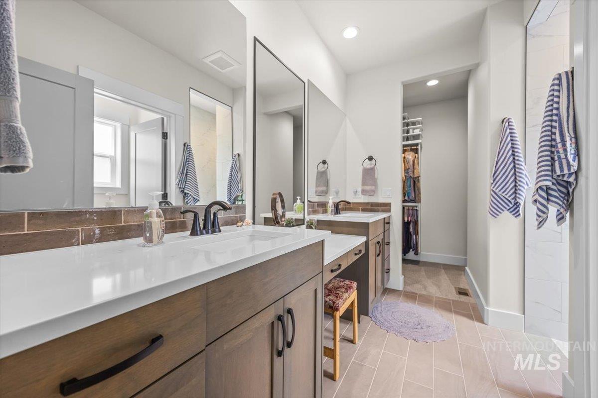 1529 N Parkshire Way, Meridian, Idaho 83642, 3 Bedrooms, 2 Bathrooms, Residential For Sale, Price $534,000,MLS 98959840