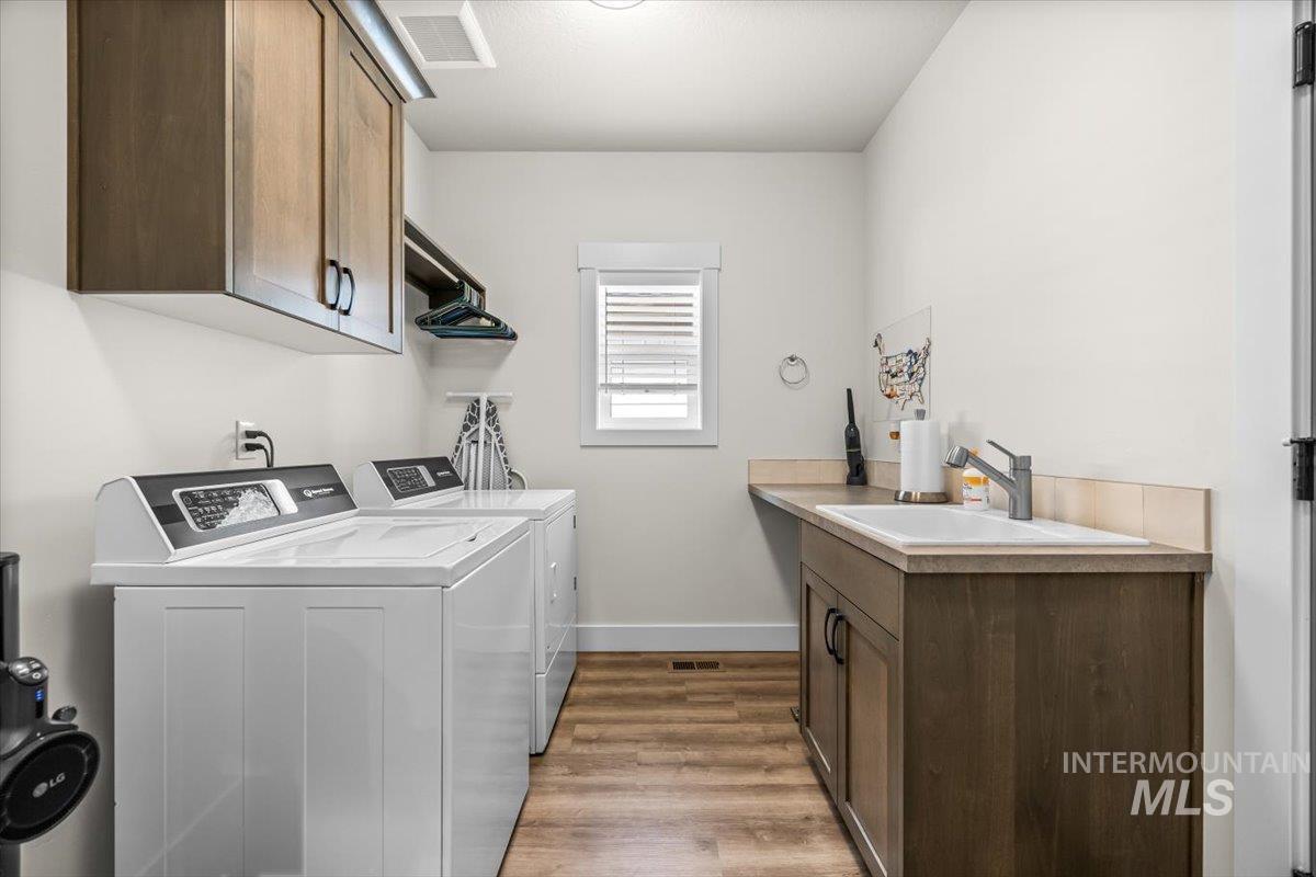 1529 N Parkshire Way, Meridian, Idaho 83642, 3 Bedrooms, 2 Bathrooms, Residential For Sale, Price $534,000,MLS 98959840