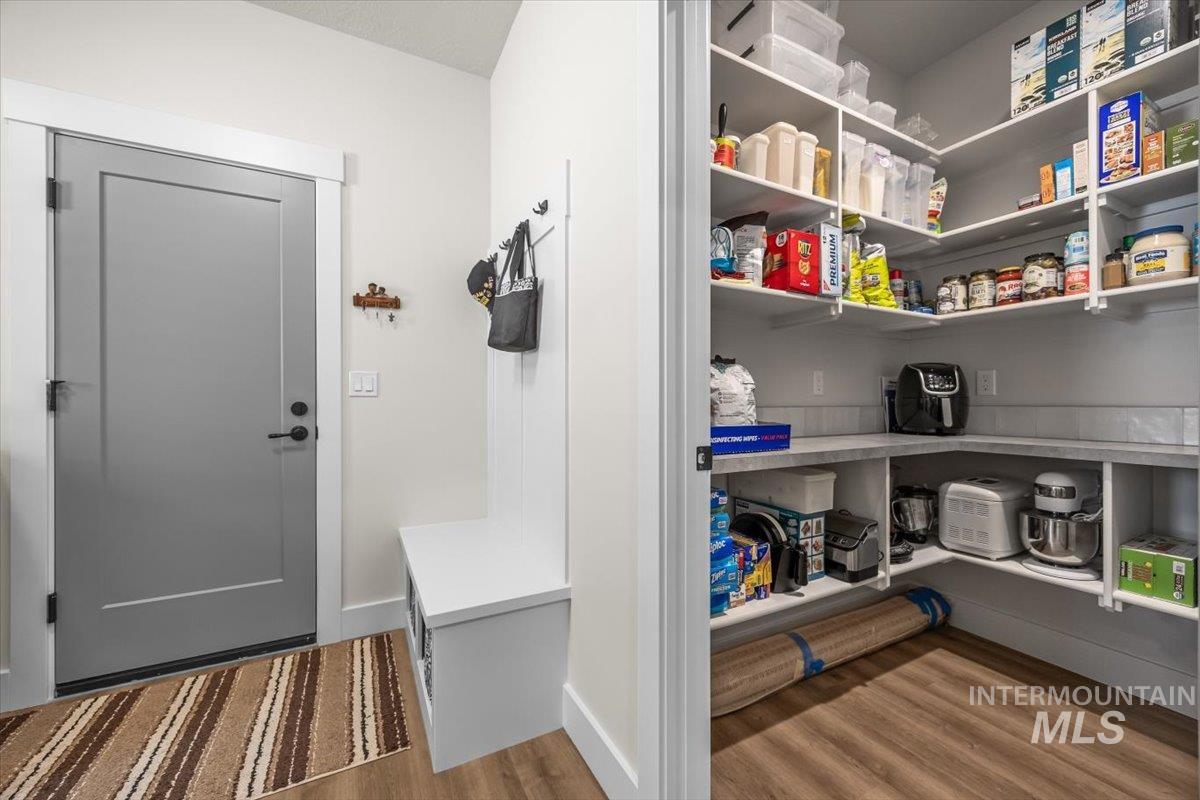 1529 N Parkshire Way, Meridian, Idaho 83642, 3 Bedrooms, 2 Bathrooms, Residential For Sale, Price $534,000,MLS 98959840