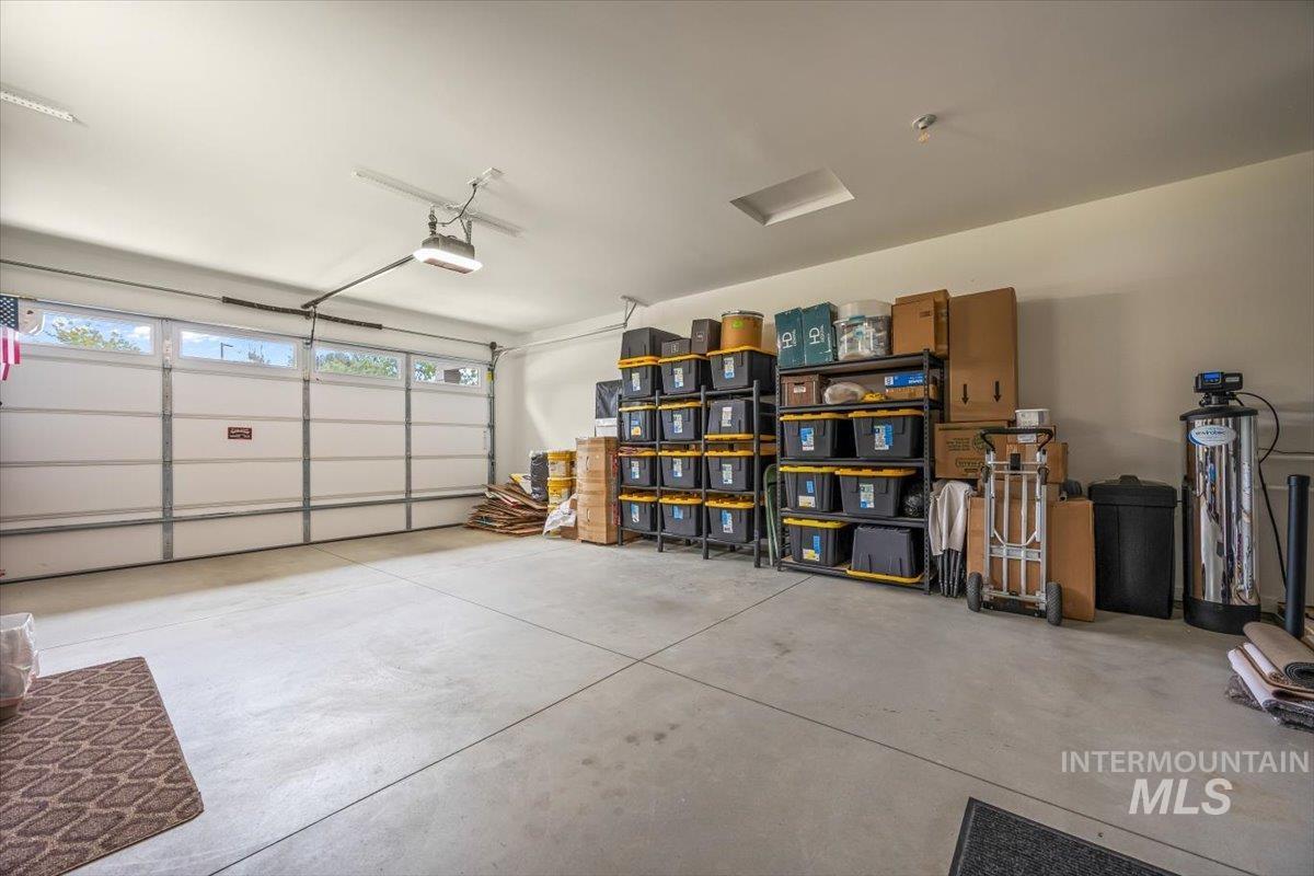 1529 N Parkshire Way, Meridian, Idaho 83642, 3 Bedrooms, 2 Bathrooms, Residential For Sale, Price $534,000,MLS 98959840