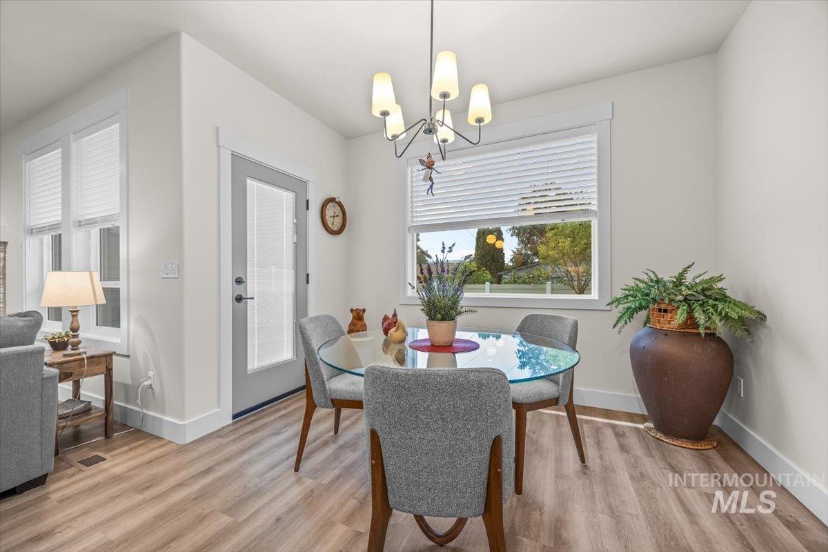 1529 N Parkshire Way, Meridian, Idaho 83642, 3 Bedrooms, 2 Bathrooms, Residential For Sale, Price $534,000,MLS 98959840