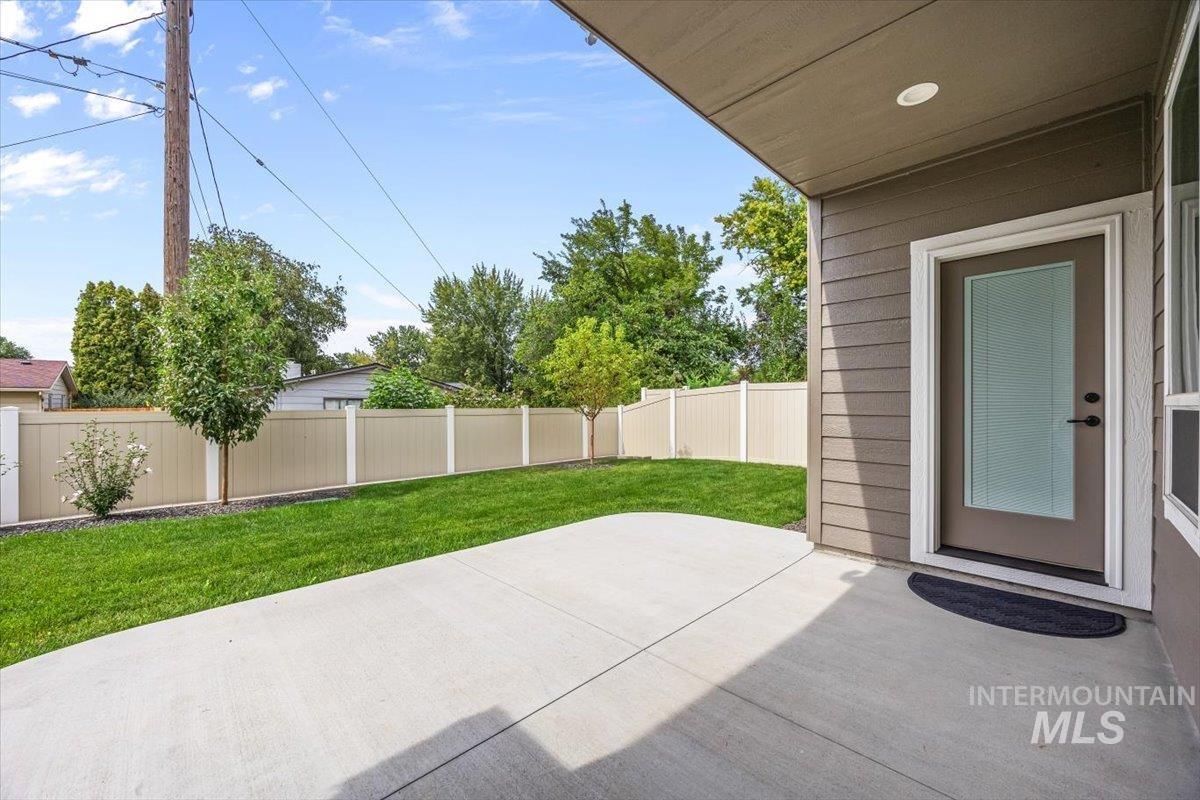 1529 N Parkshire Way, Meridian, Idaho 83642, 3 Bedrooms, 2 Bathrooms, Residential For Sale, Price $534,000,MLS 98959840