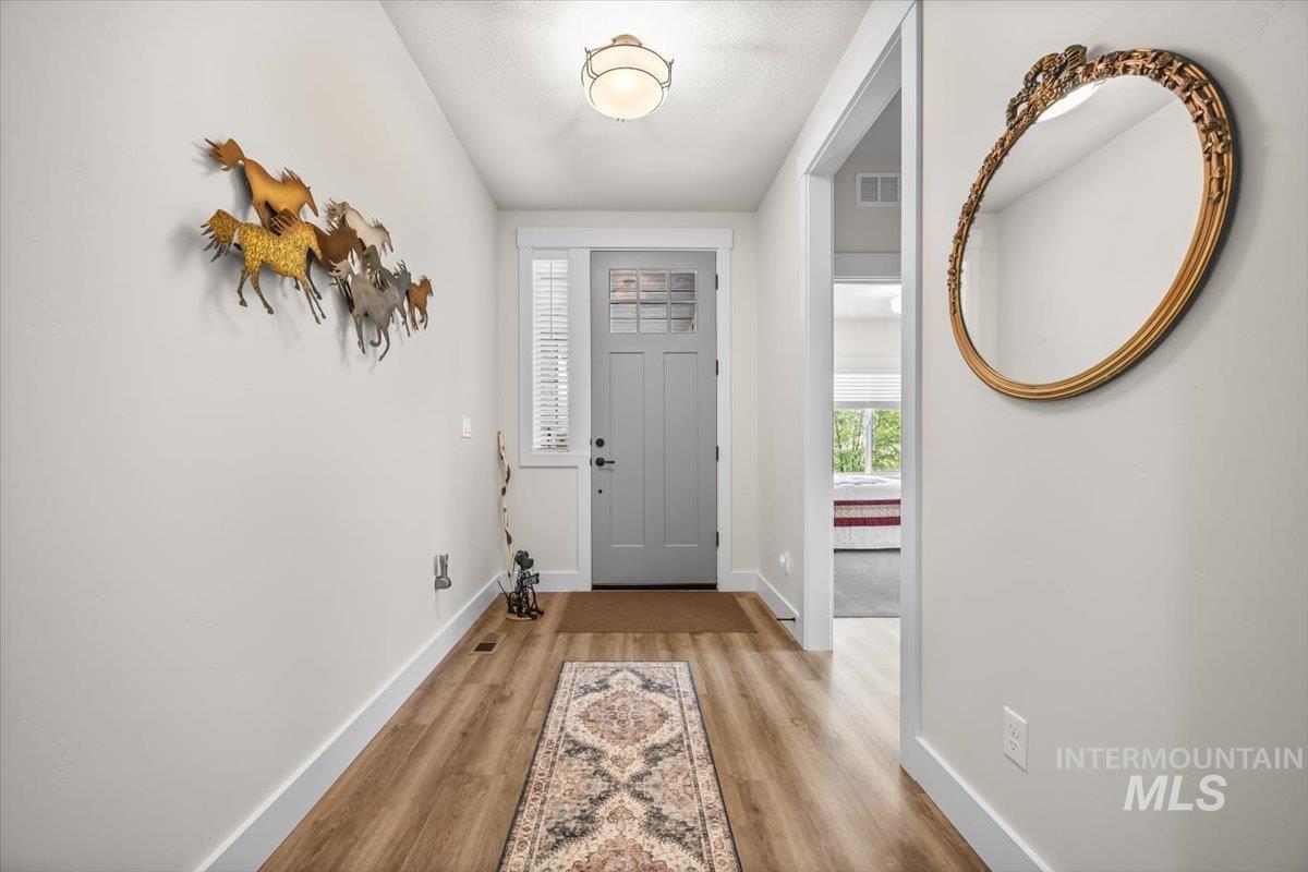 1529 N Parkshire Way, Meridian, Idaho 83642, 3 Bedrooms, 2 Bathrooms, Residential For Sale, Price $534,000,MLS 98959840