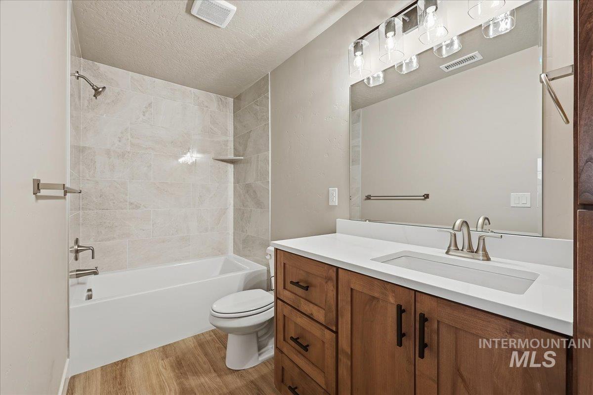 5055 N Pierce Park Lane, Boise, Idaho 83714, 4 Bedrooms, 3 Bathrooms, Residential For Sale, Price $680,000,MLS 98959856