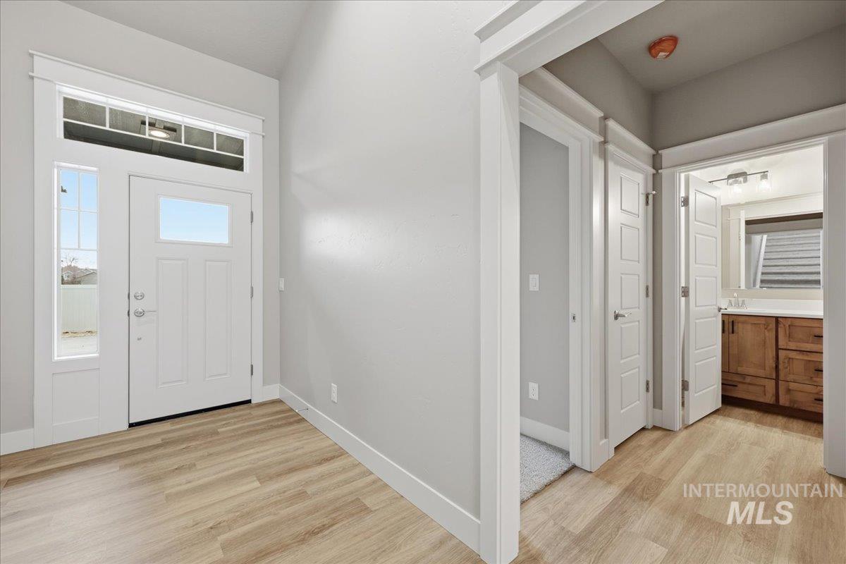 5055 N Pierce Park Lane, Boise, Idaho 83714, 4 Bedrooms, 3 Bathrooms, Residential For Sale, Price $680,000,MLS 98959856